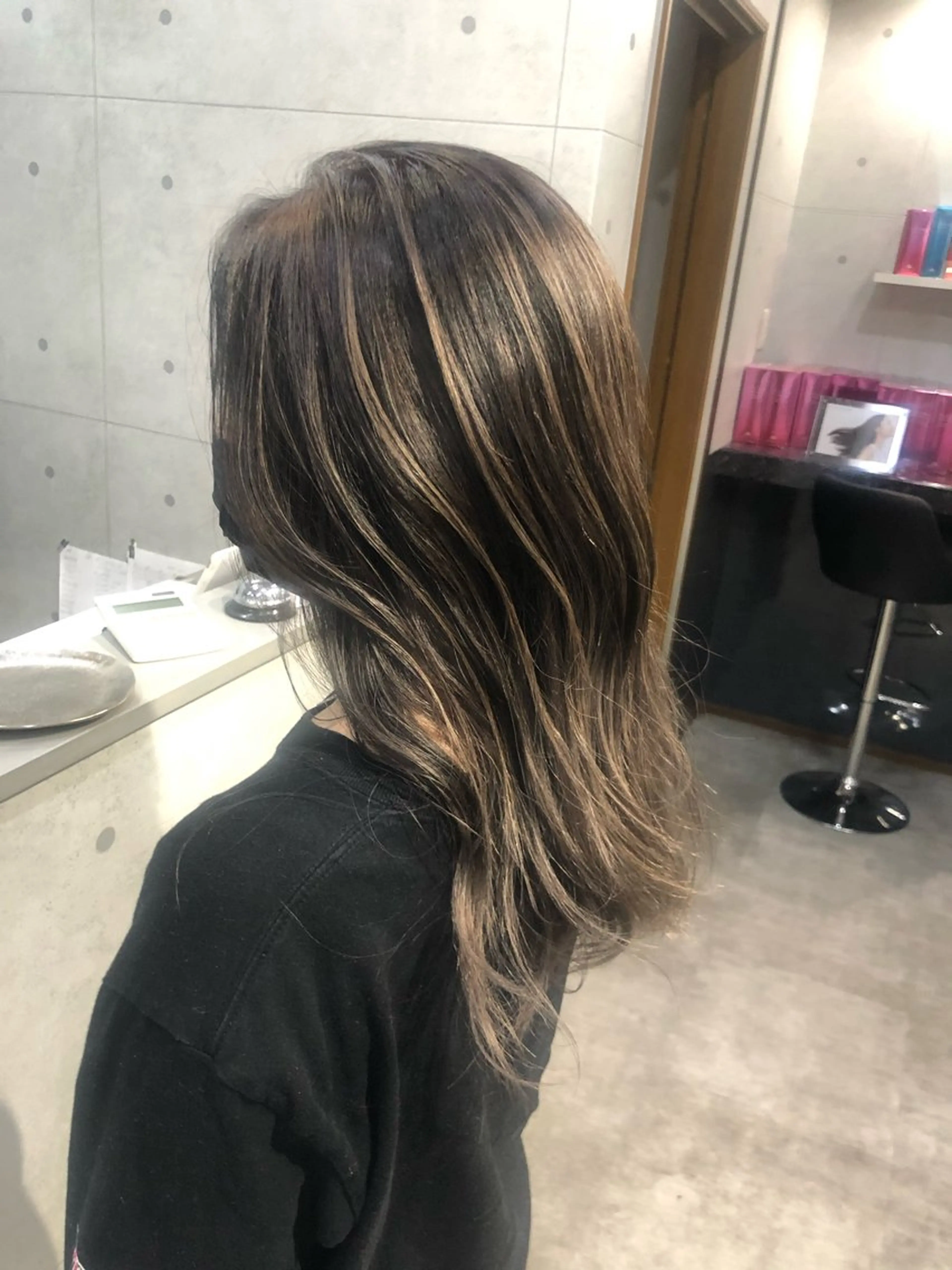 ミディアム ボブ くびれヘア くせ毛 切りっぱなしロブ 小顔カット カット ヘアカラー トリートメント REVE所属・REVE 【外国人風カラー】のヘアスタイル