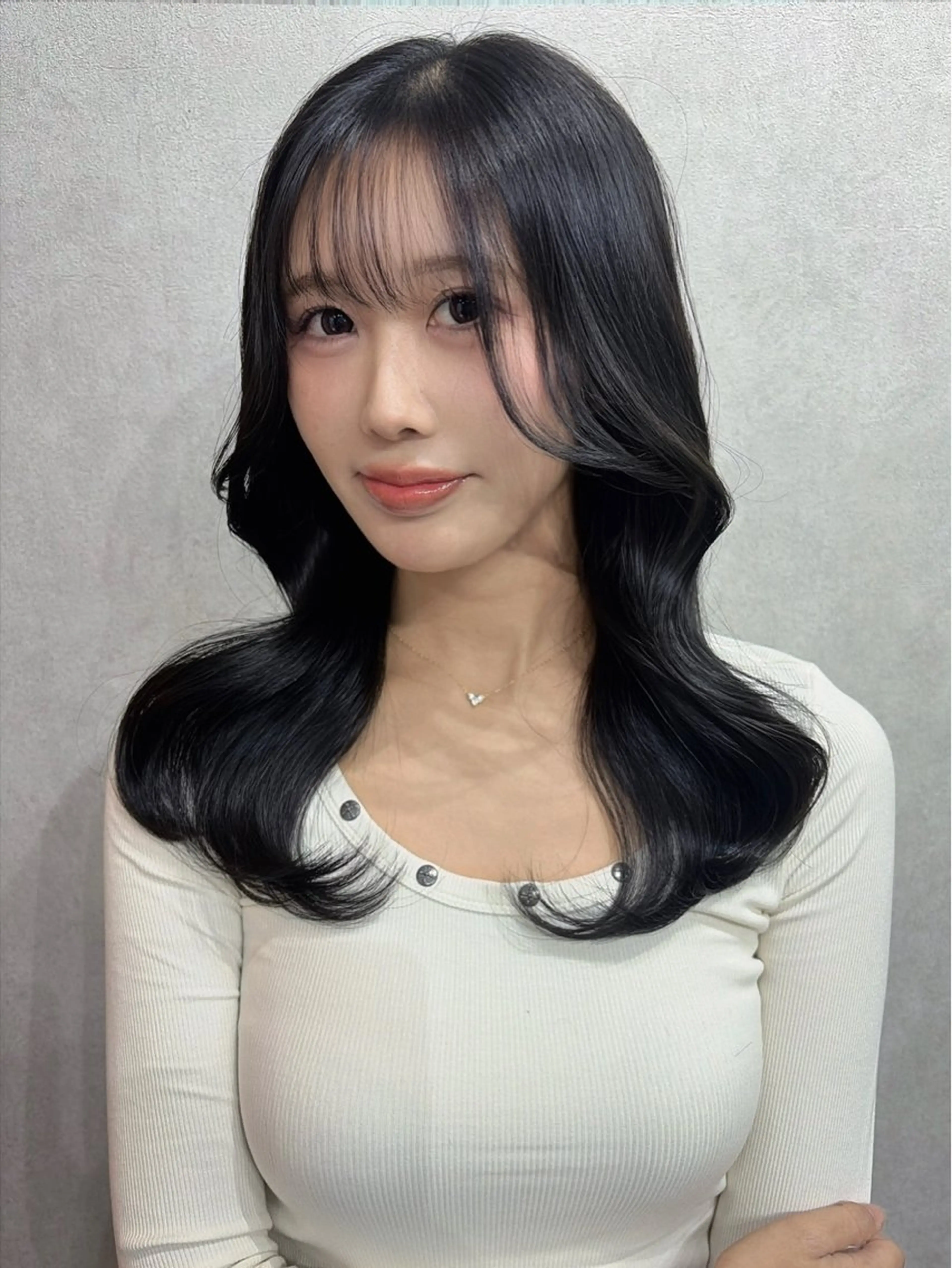 セミロング カット ヘアカラー maya レイヤーカットのヘアスタイル