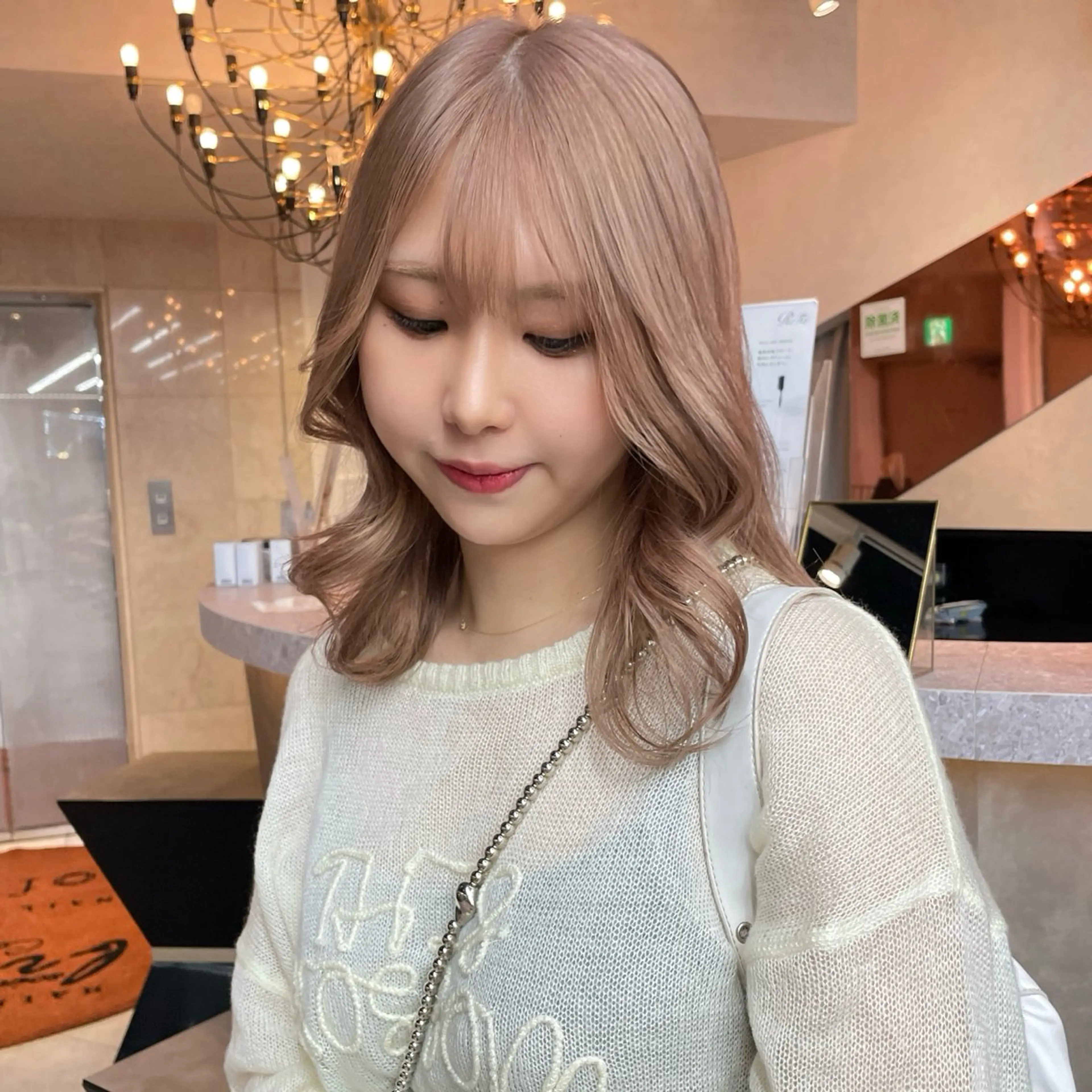 ミディアム カラー カット ヘアカラー トリートメント 透明感/ベージュ/ 艶髪/ボブ🫧門脇由のヘアスタイル