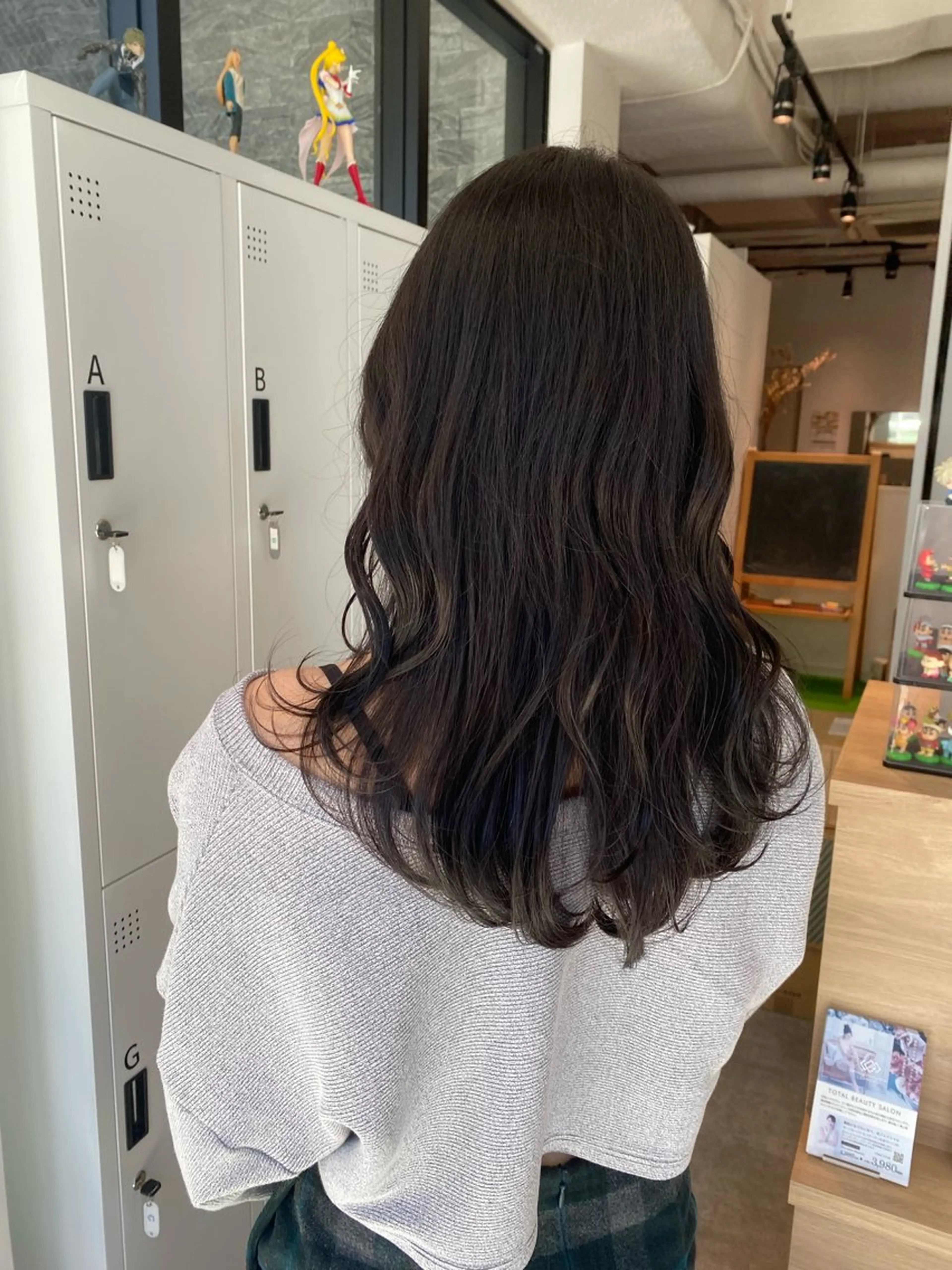 セミロング カラー 透明感カラー グレージュ オリーブグレージュ オリーブグレー カット ヘアカラー トリートメント オスズ 🎀´-のヘアスタイル