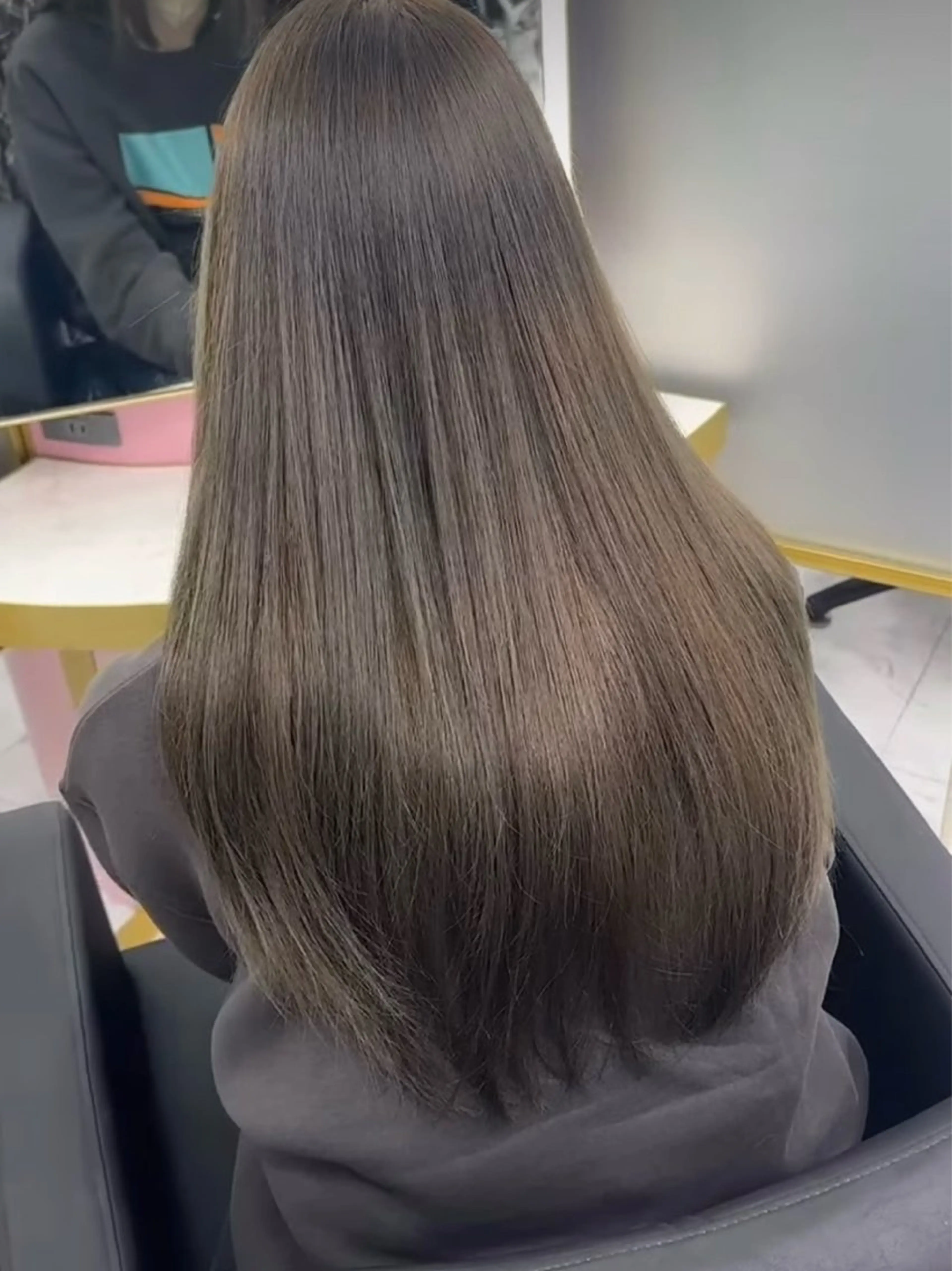 カラー オリーブカラー ヘアカラー 嶋田 咲音のヘアスタイル