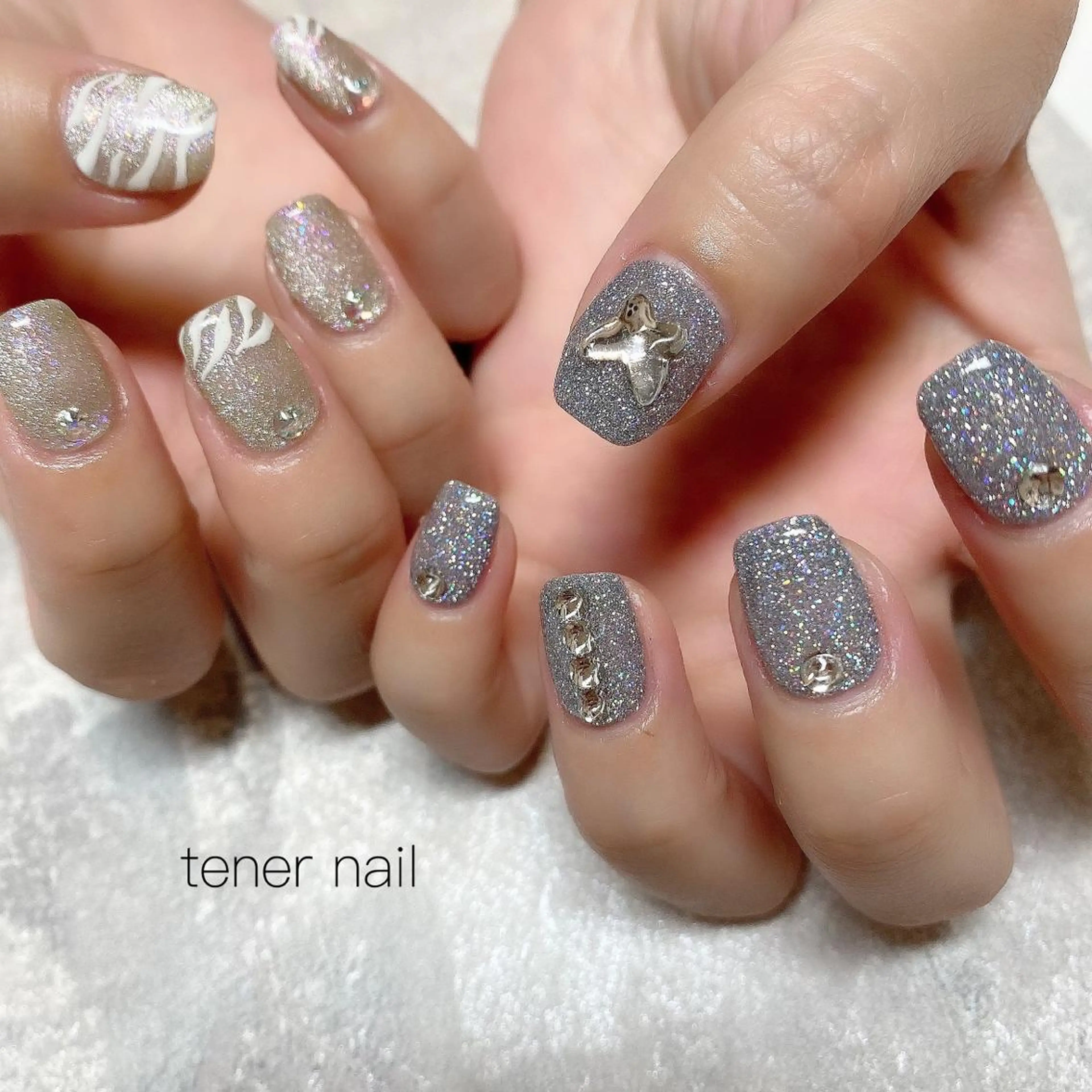 ネイル アニマル柄 フラッシュネイル ホワイト tener  nail  テネルネイル所属・テネルネイル tener nailのネイルデザイン