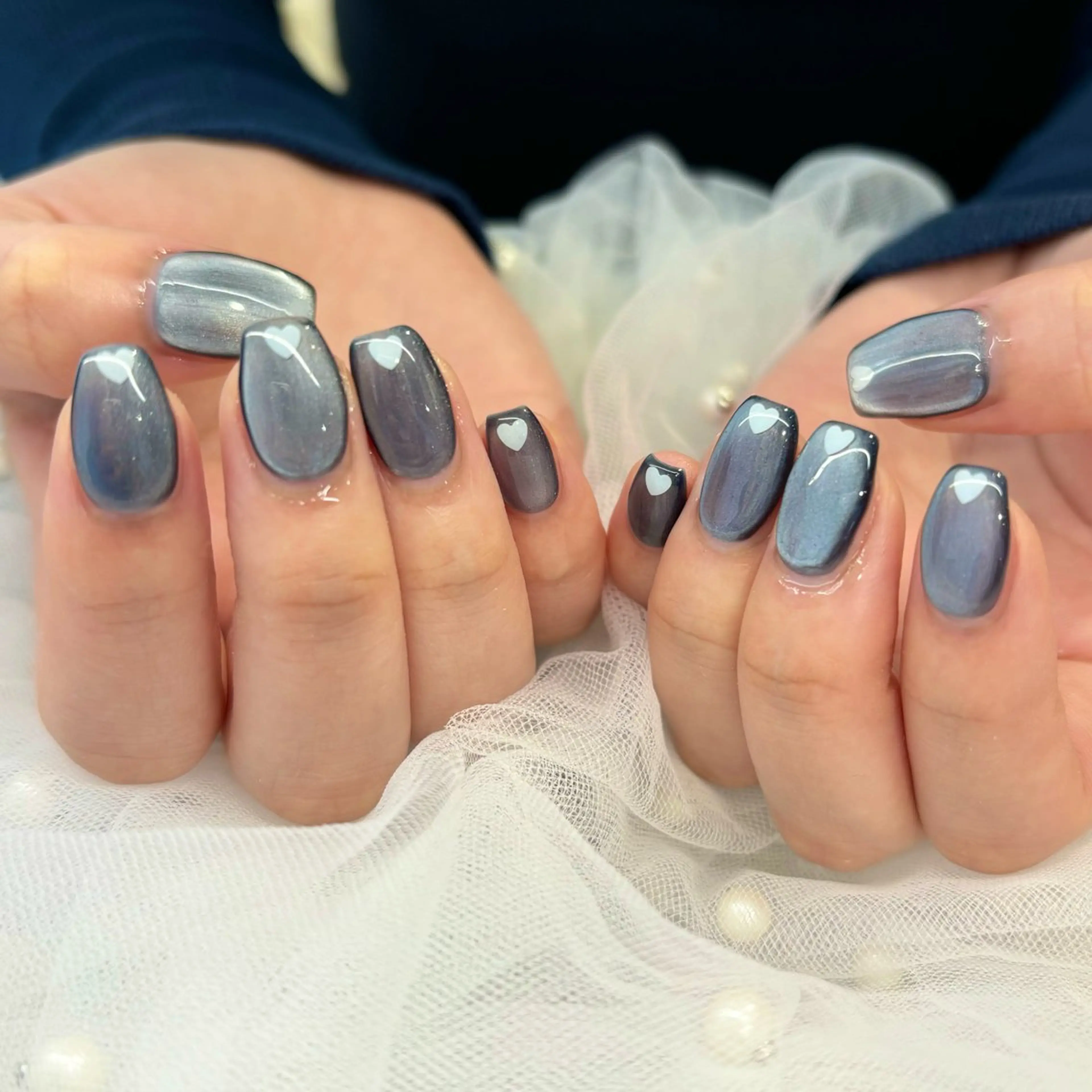 ネイル ハート ホログラムネイル ネイビー ハンドネイル 荒巻 めいのネイルデザイン