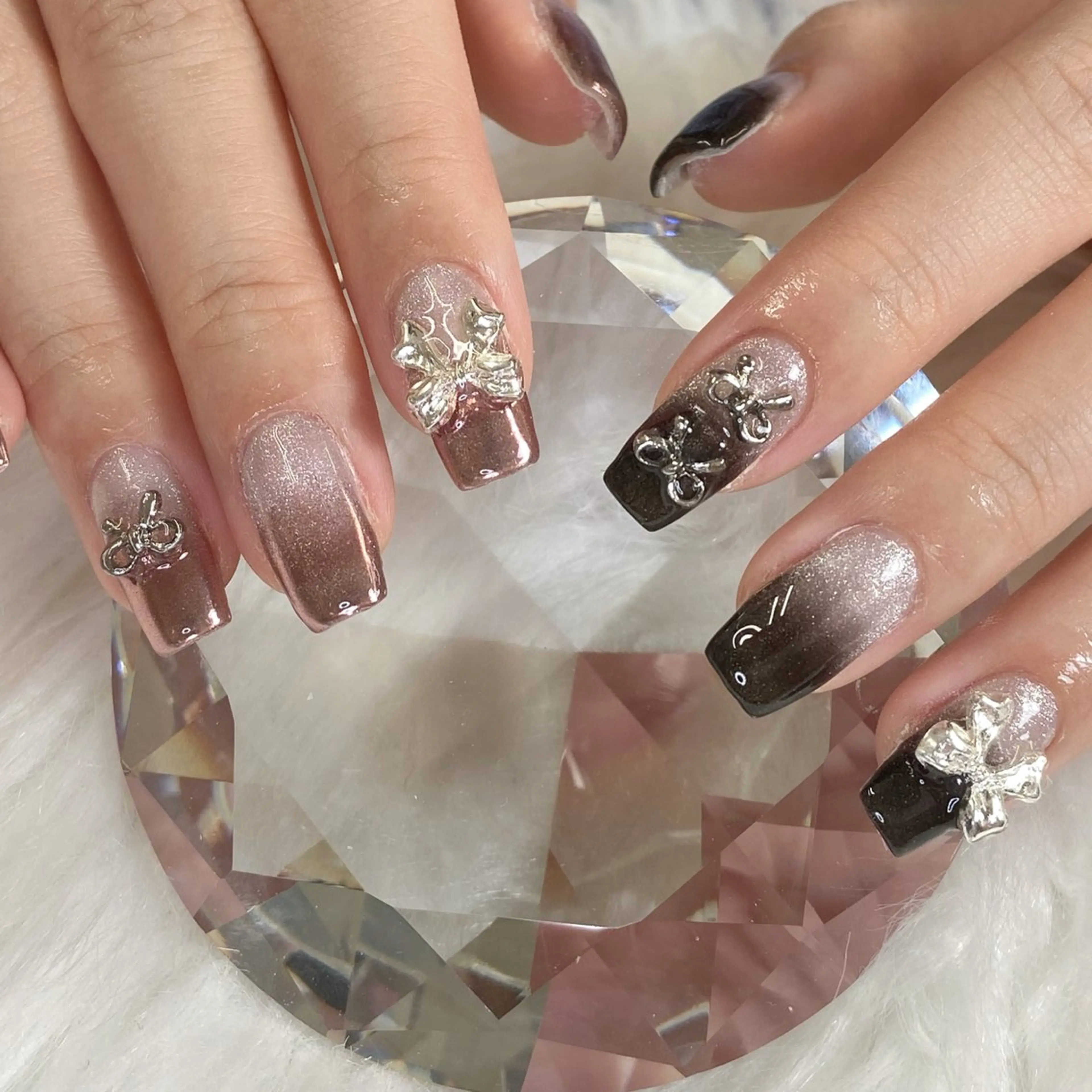 ネイル アートネイル ガーリー グラデーション キラキラネイル 韓国ネイル ハンドネイル Kanako 💫のネイルデザイン