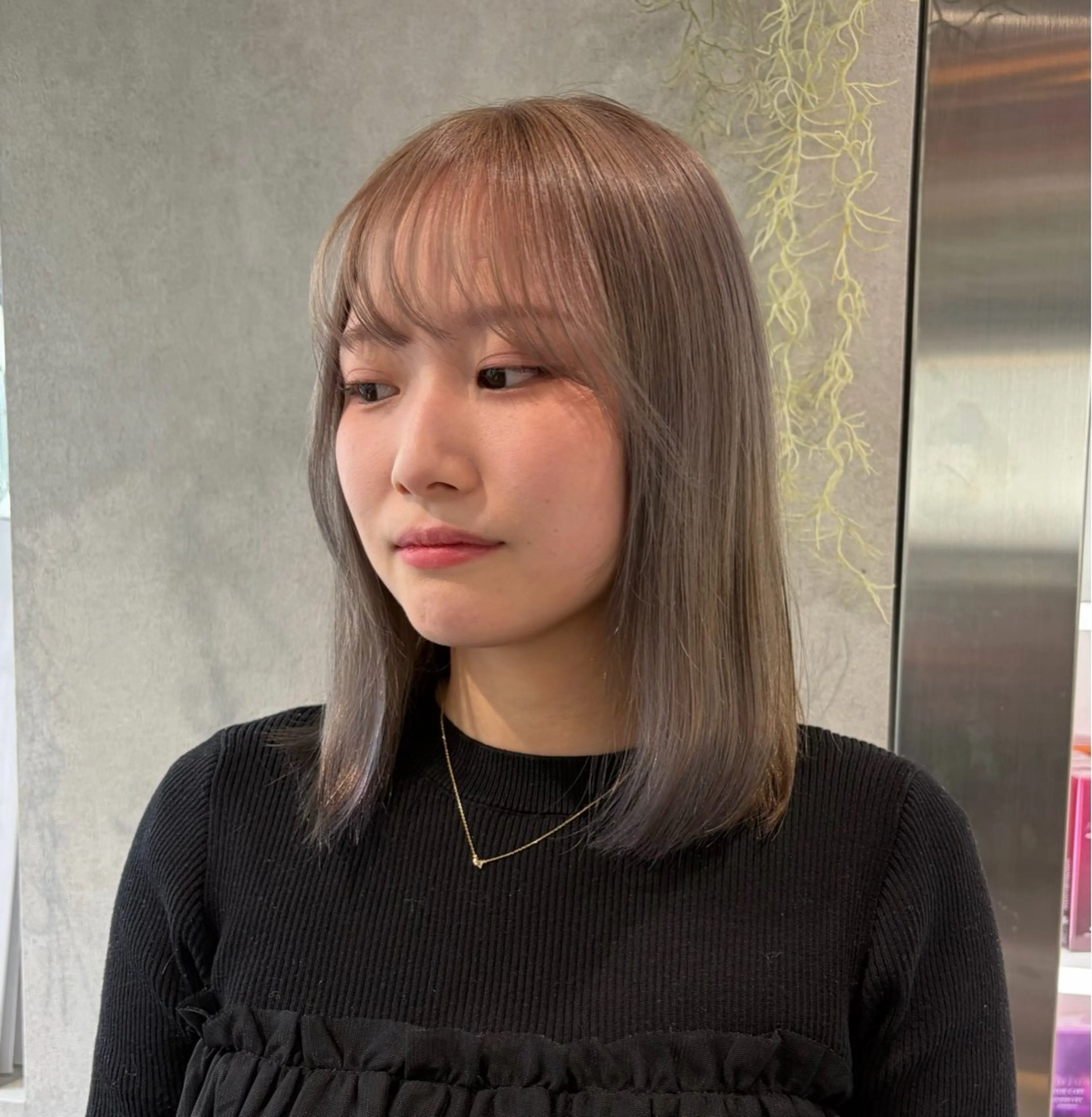 ミディアム カラー ヘアカラー 派手髪ハイトーン💛 ネイル💅まりなのヘアスタイル