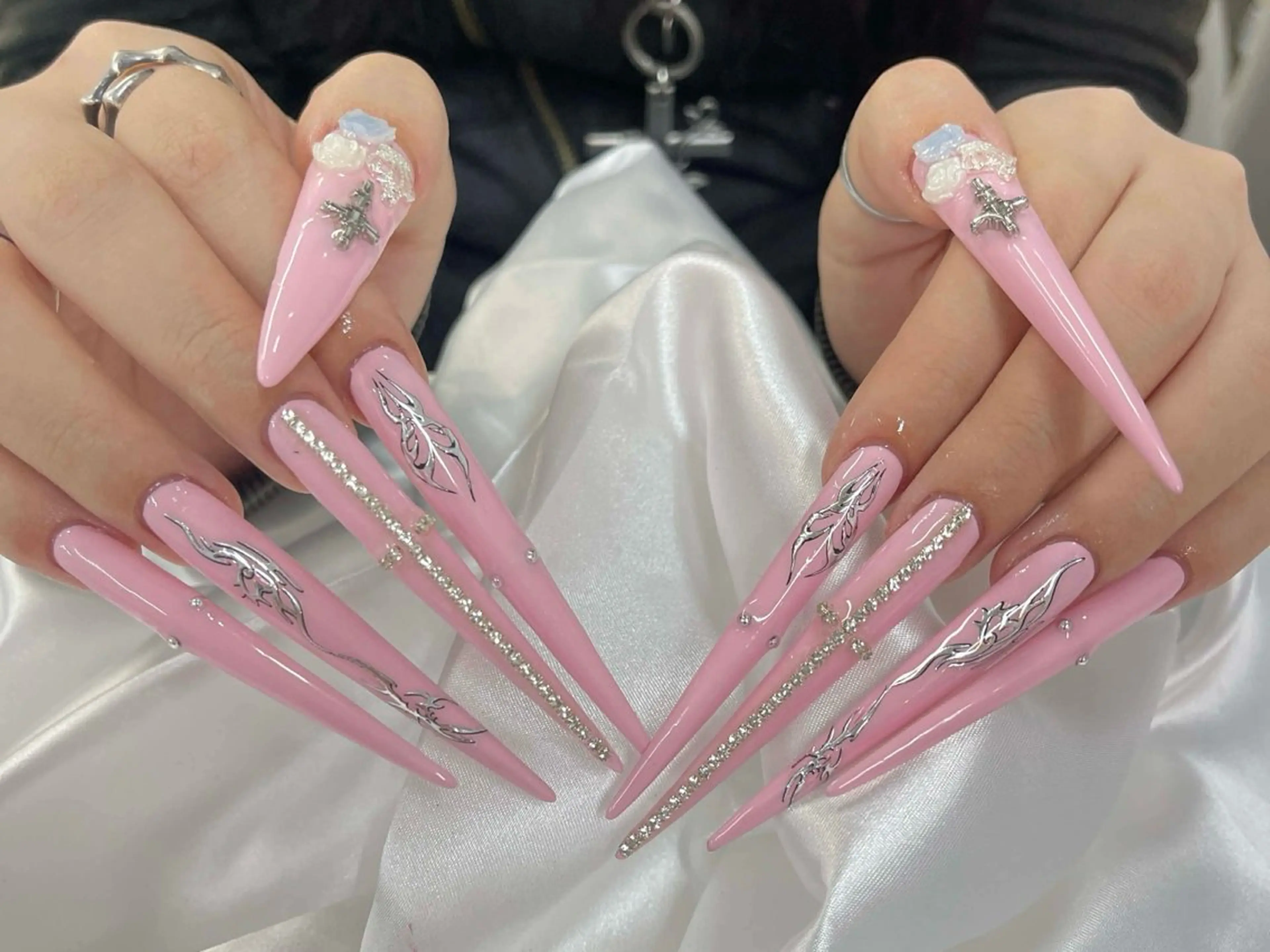 ネイル アートネイル チークネイル ジェルネイル ロングネイル マグネットネイル ハンドネイル Rin Nail 新大久保店のネイルデザイン