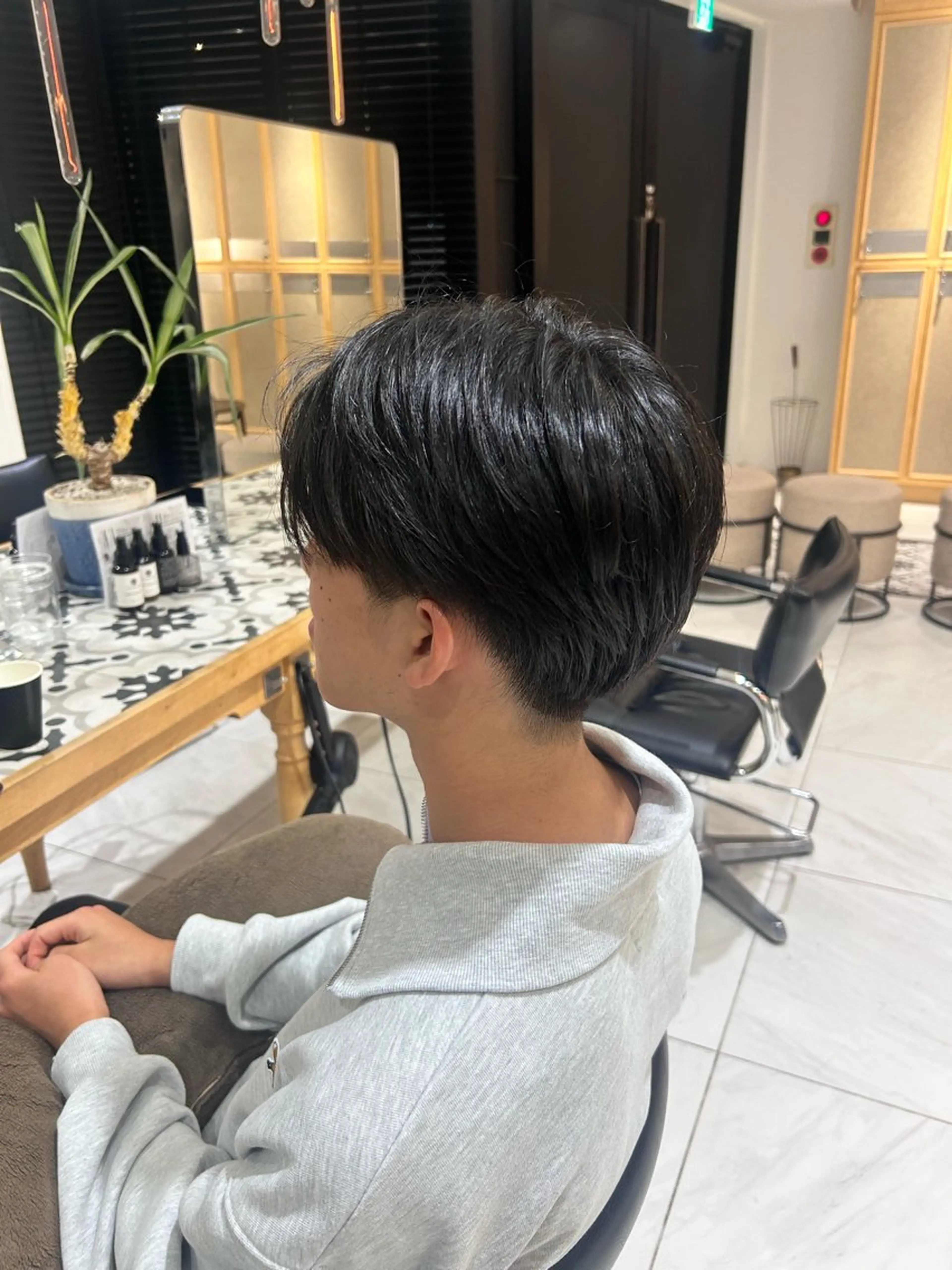 メンズ カット パーマ トリートメント ヘッドスパ ヘアセット miko🪽地毛風/ ハイトーン/レイヤーのヘアスタイル
