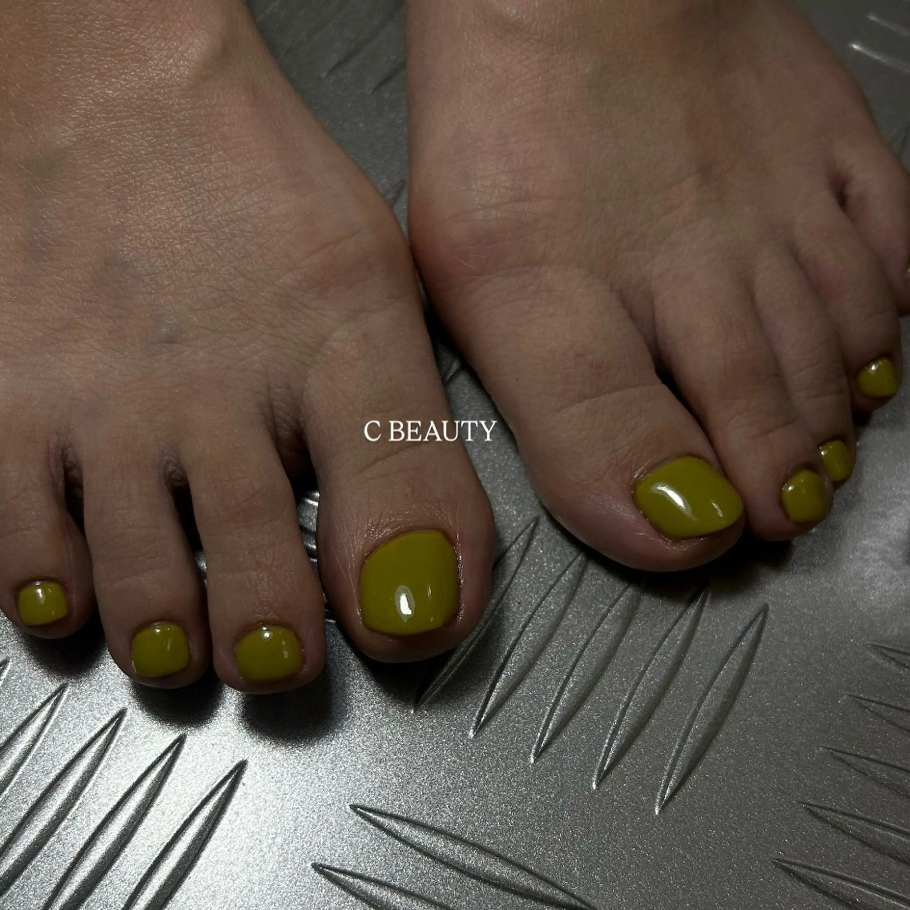 ネイル フットネイル ワンカラーネイル C BEAUTY／ KAEDEのネイルデザイン