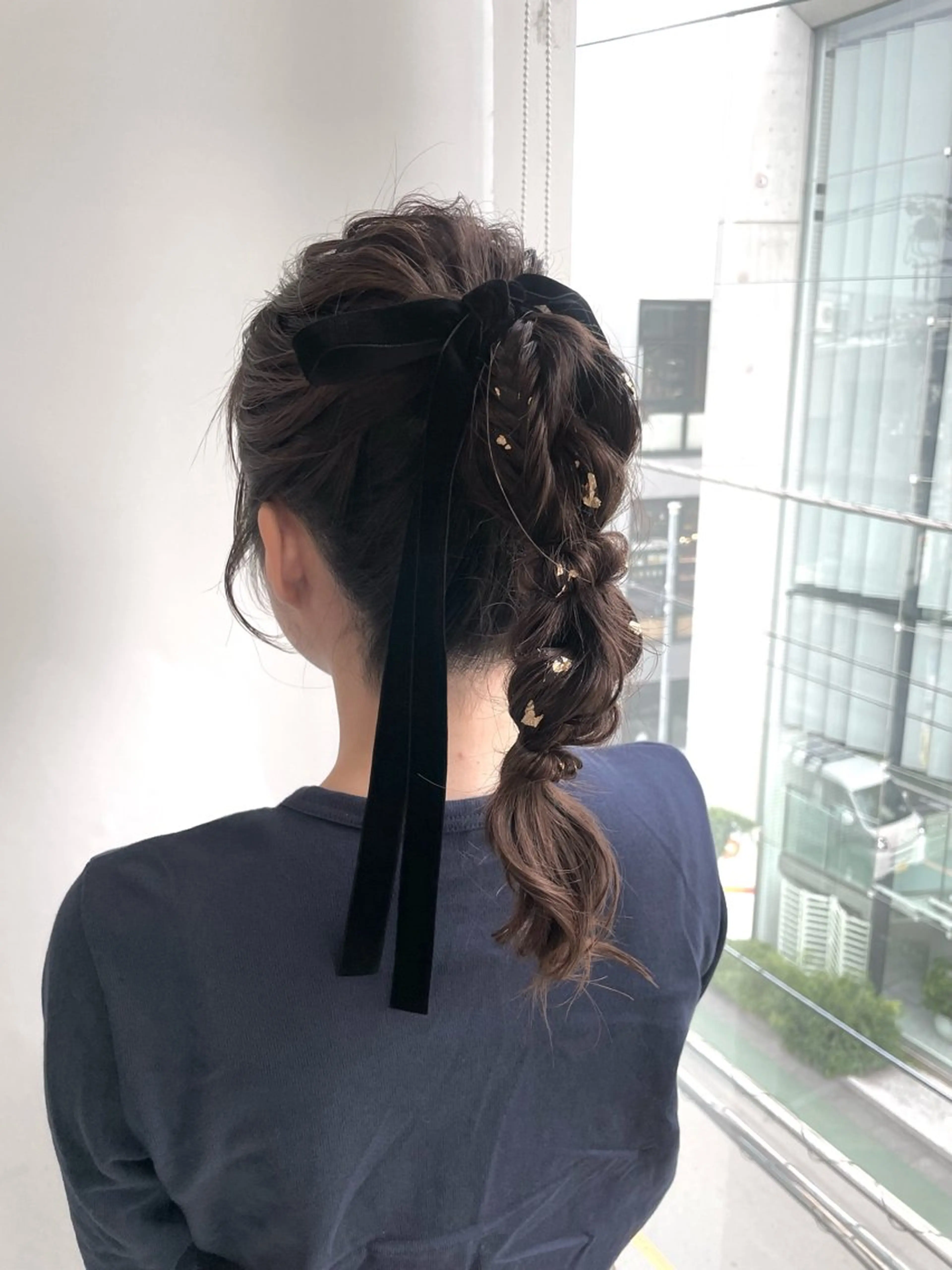 ロング ヘアアレンジ 青沼夏未/オリーブ/ 寒色カラーのヘアスタイル