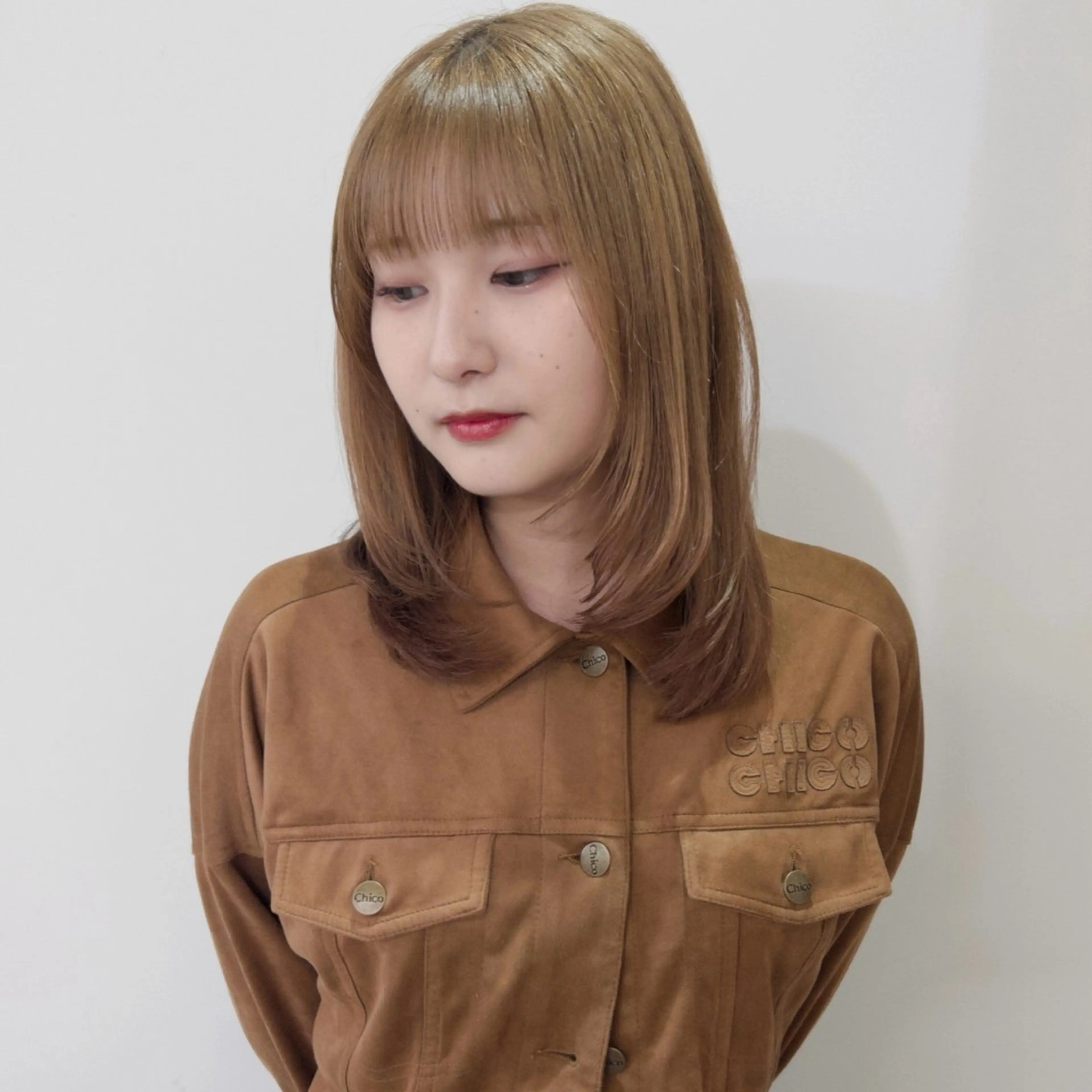 ミディアム カラー パーマ 透明感カラー 顔まわりレイヤー 顔周りカット ハッシュカット レイヤーカット カット トリートメント nonoka オリーブ/グレージュのヘアスタイル