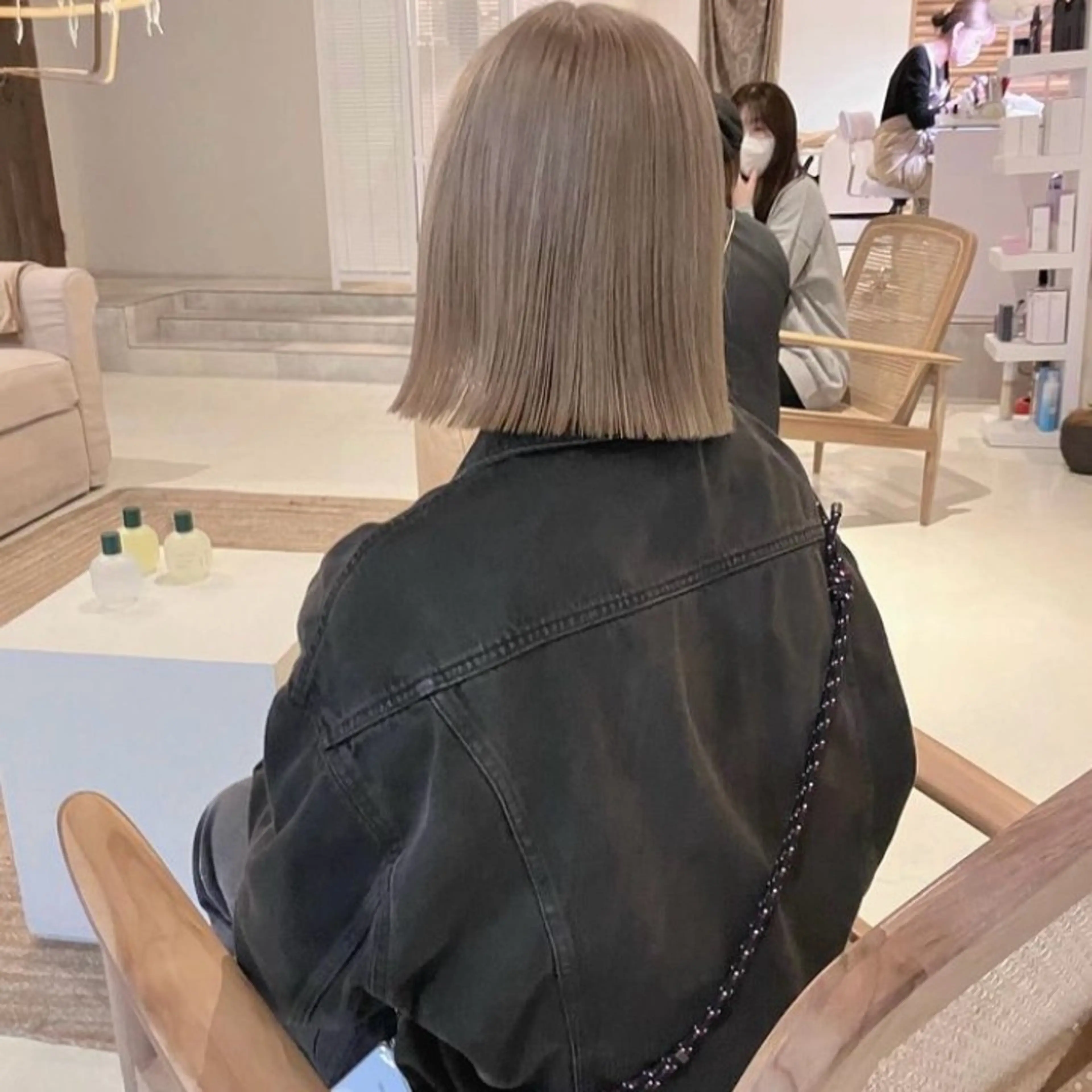 【ブリーチ込み】グレージュカラー＋3ステップ トリートメント【ハイトーンカラー】の写真