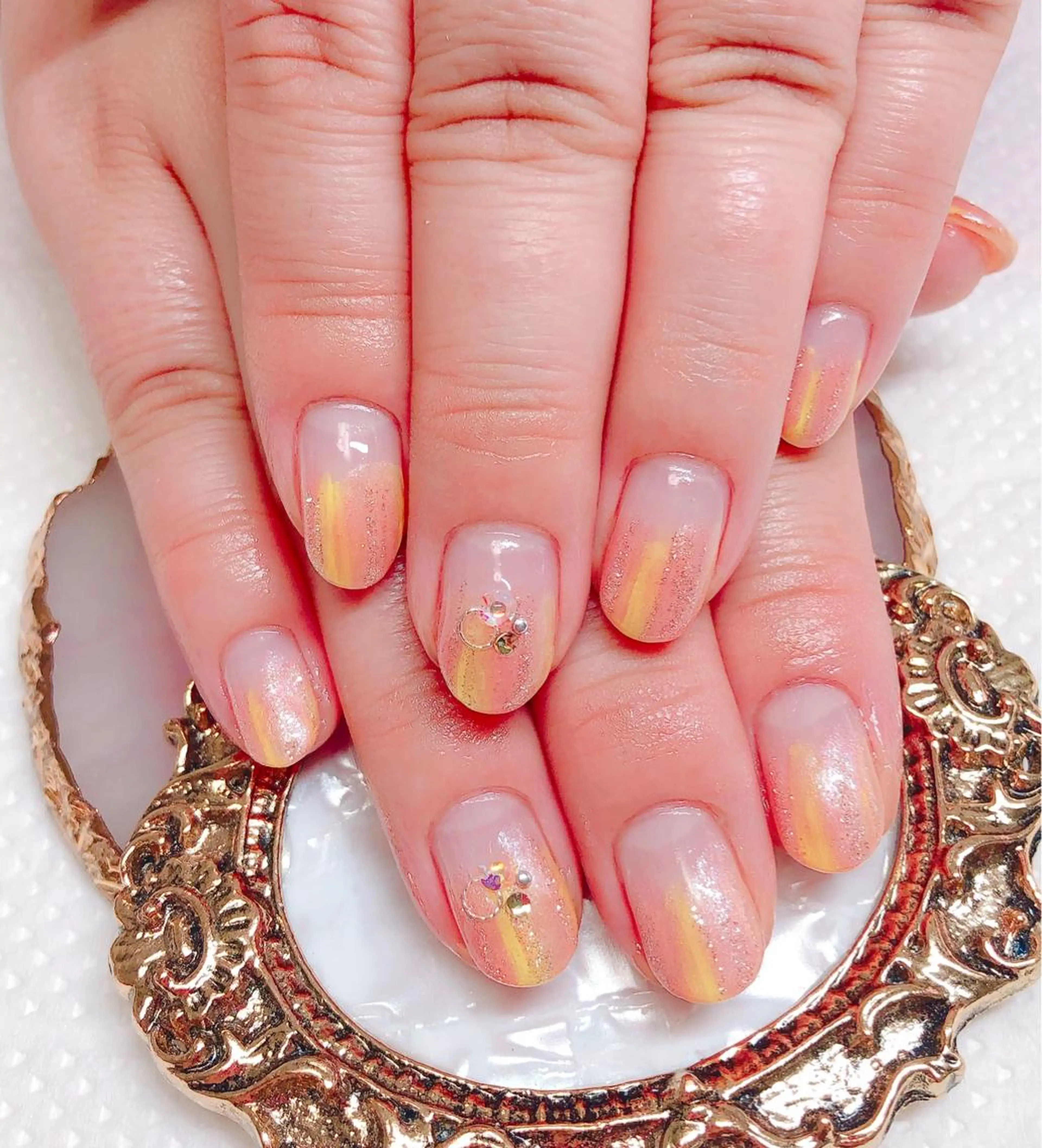 ネイル シンプルネイル CROWN プライベートサロンのネイルデザイン