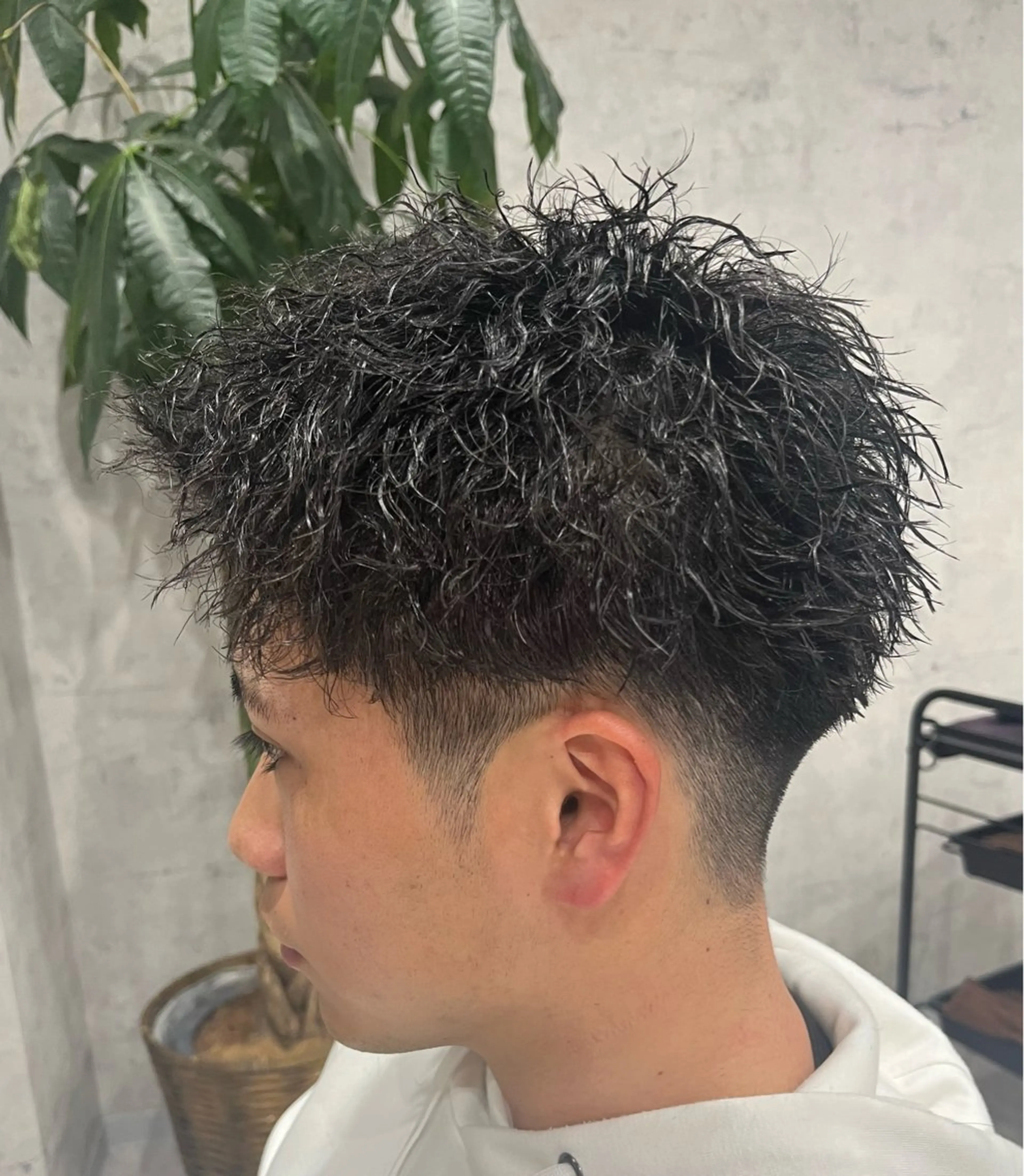 ショート パーマ メンズ メンズパーマ メンズツイストパーマ ツイストパーマ カット トリートメント 【店長】メンズ職人 短髪　ハイトーン🔥のヘアスタイル