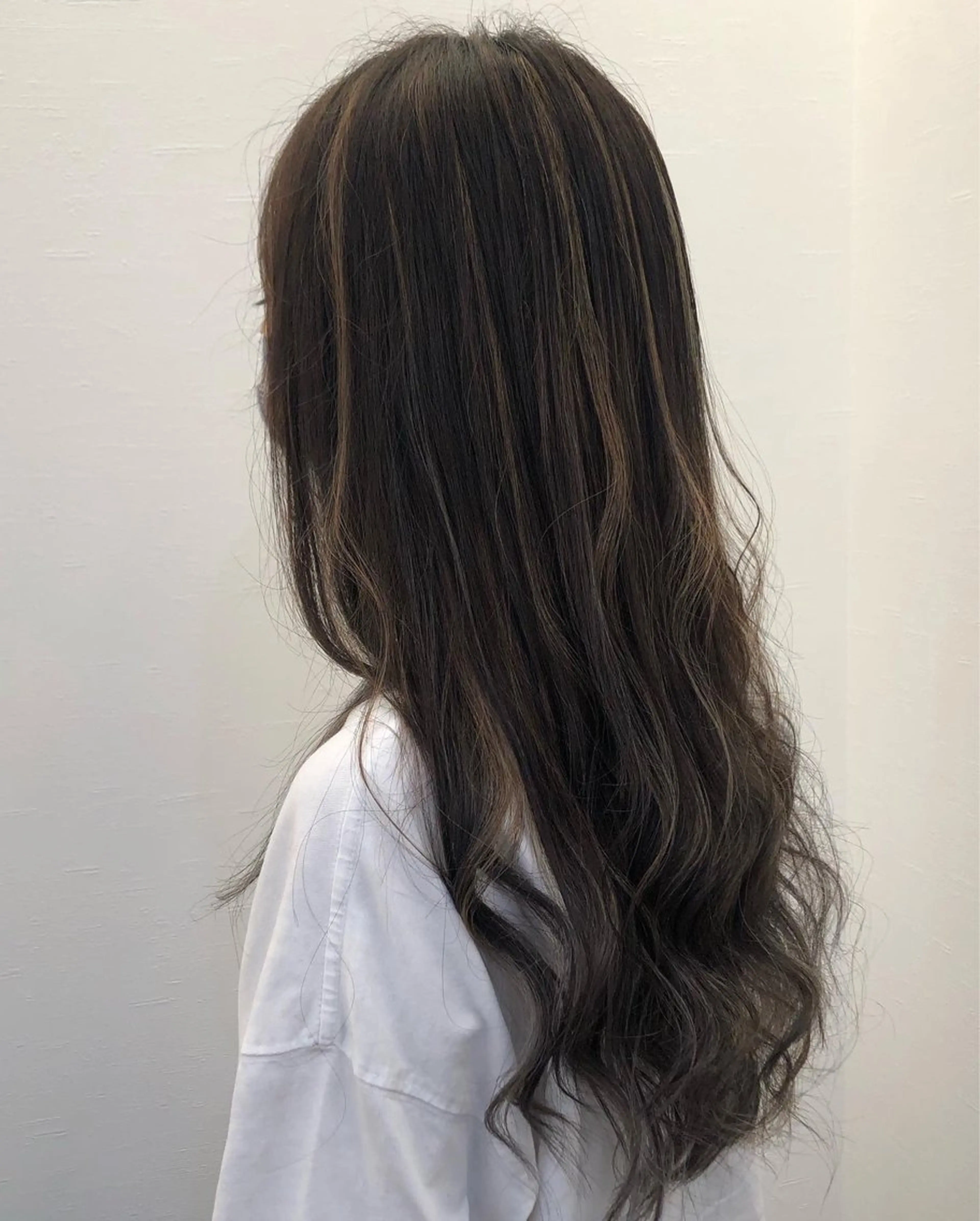 カラー Ruang所属・ツノガイ エリのヘアスタイル