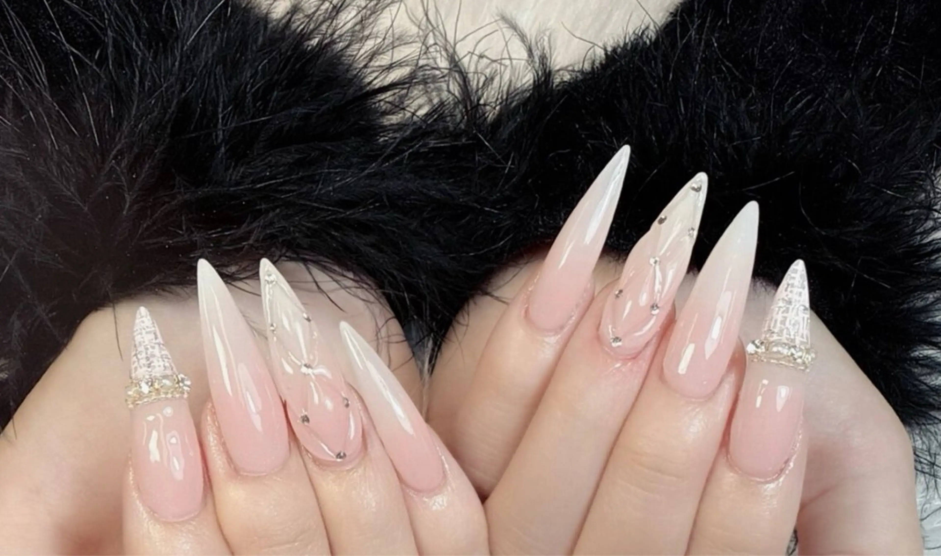 ネイル アートネイル オーロラネイル チークネイル 長さ出し フットネイル ハンドネイル フットネイル ハンドケア Noiranail_ studio川越西口のネイルデザイン