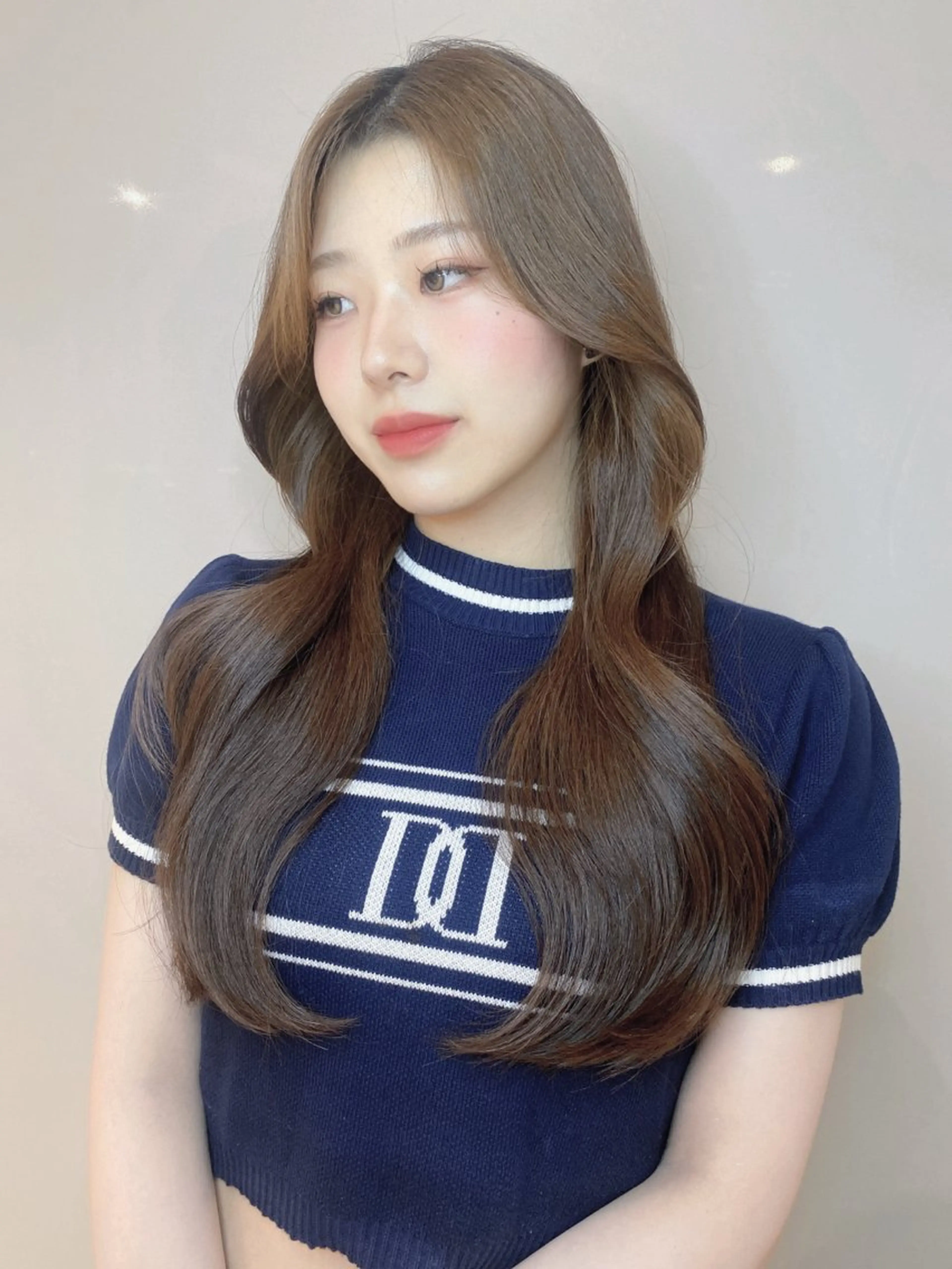 ロング Qin原宿店所属・葵 韓国オタク美容師 レイヤーカットのヘアスタイル