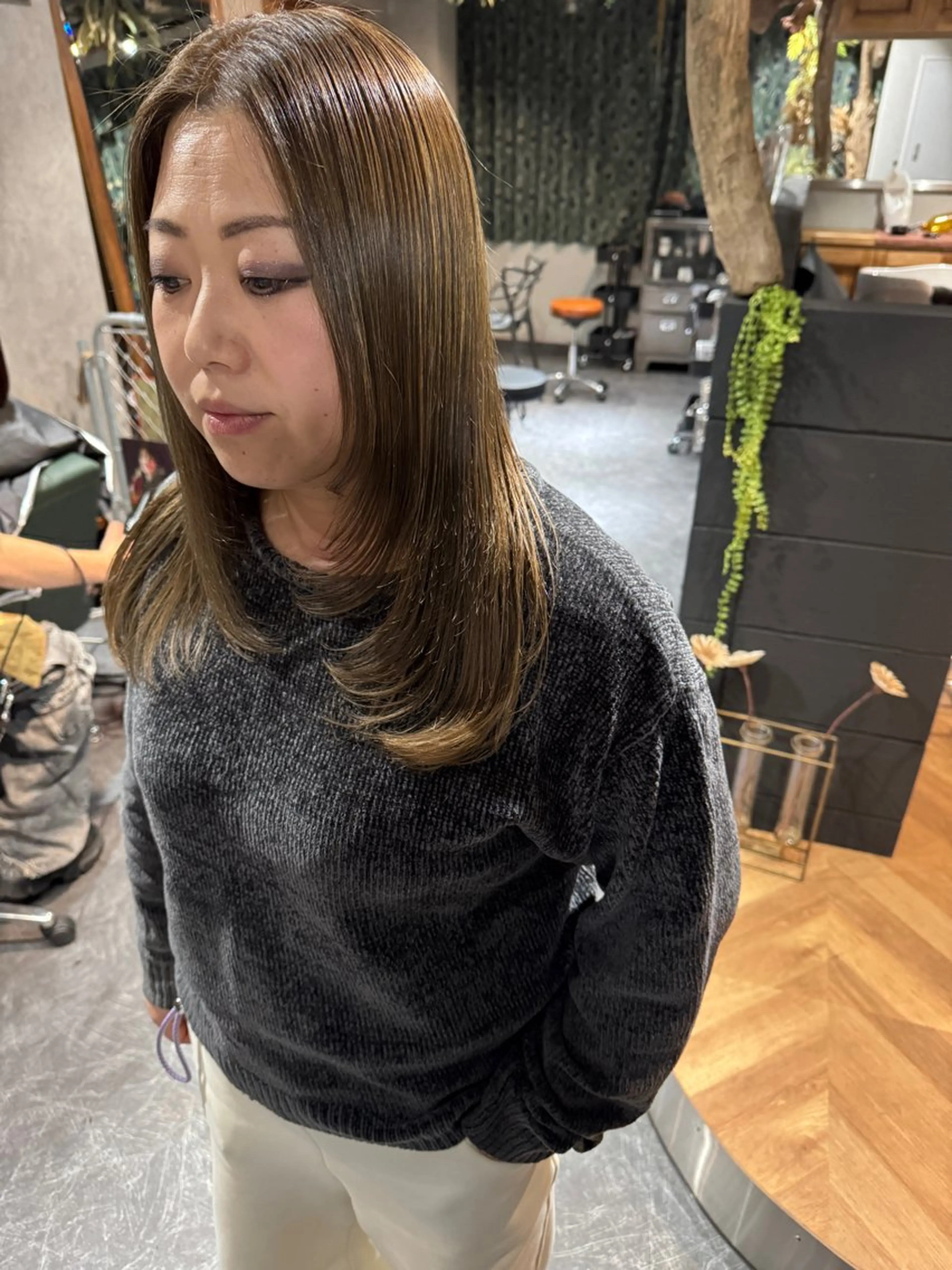 セミロング 顔周りカット ハイライト 髪質改善 韓国風ヘア レイヤーカット カット ヘアカラー トリートメント ravens デザインカラーのヘアスタイル