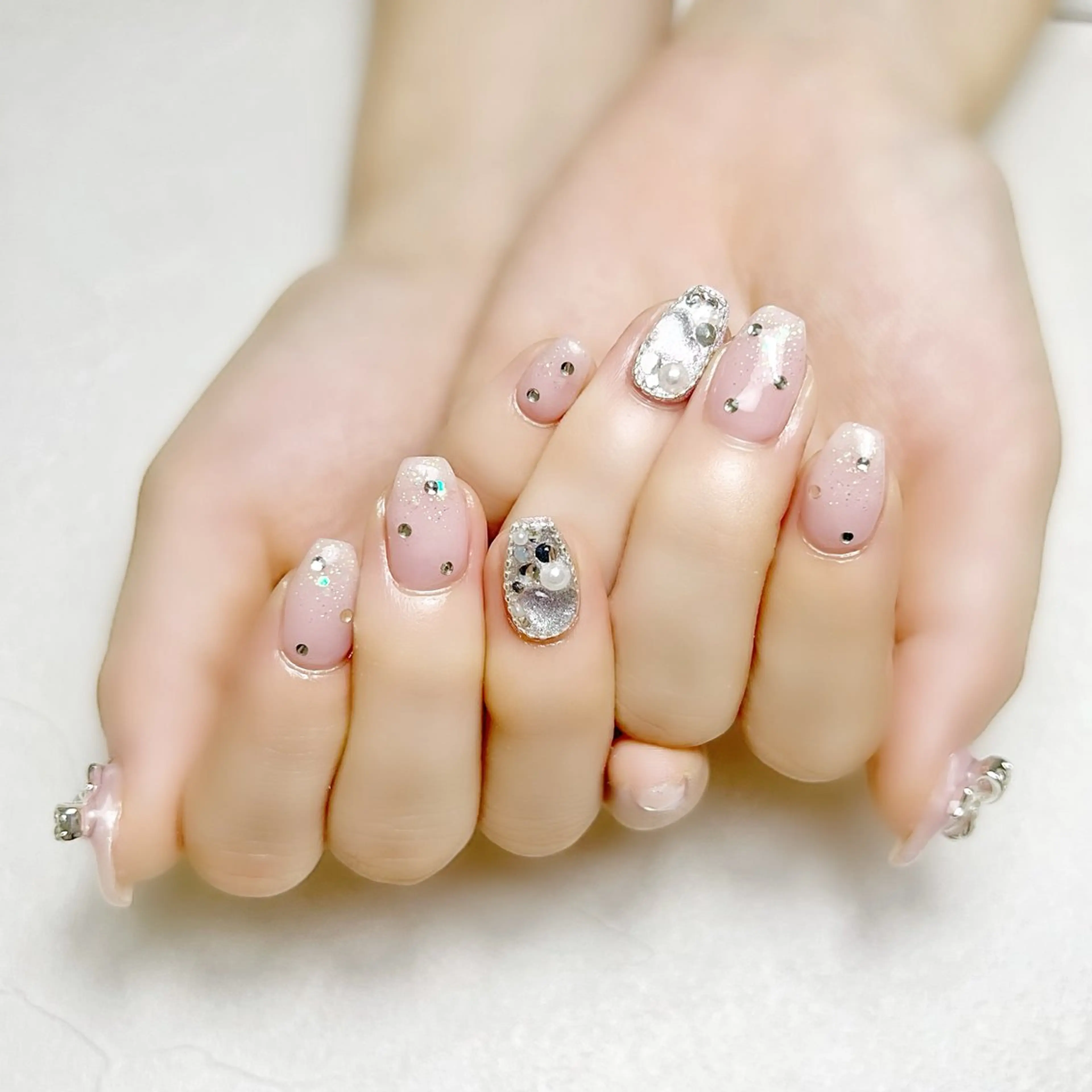 ネイル グラデーション キラキラネイル ワンホンネイル 冬ネイル rouse nail RISATOのネイルデザイン