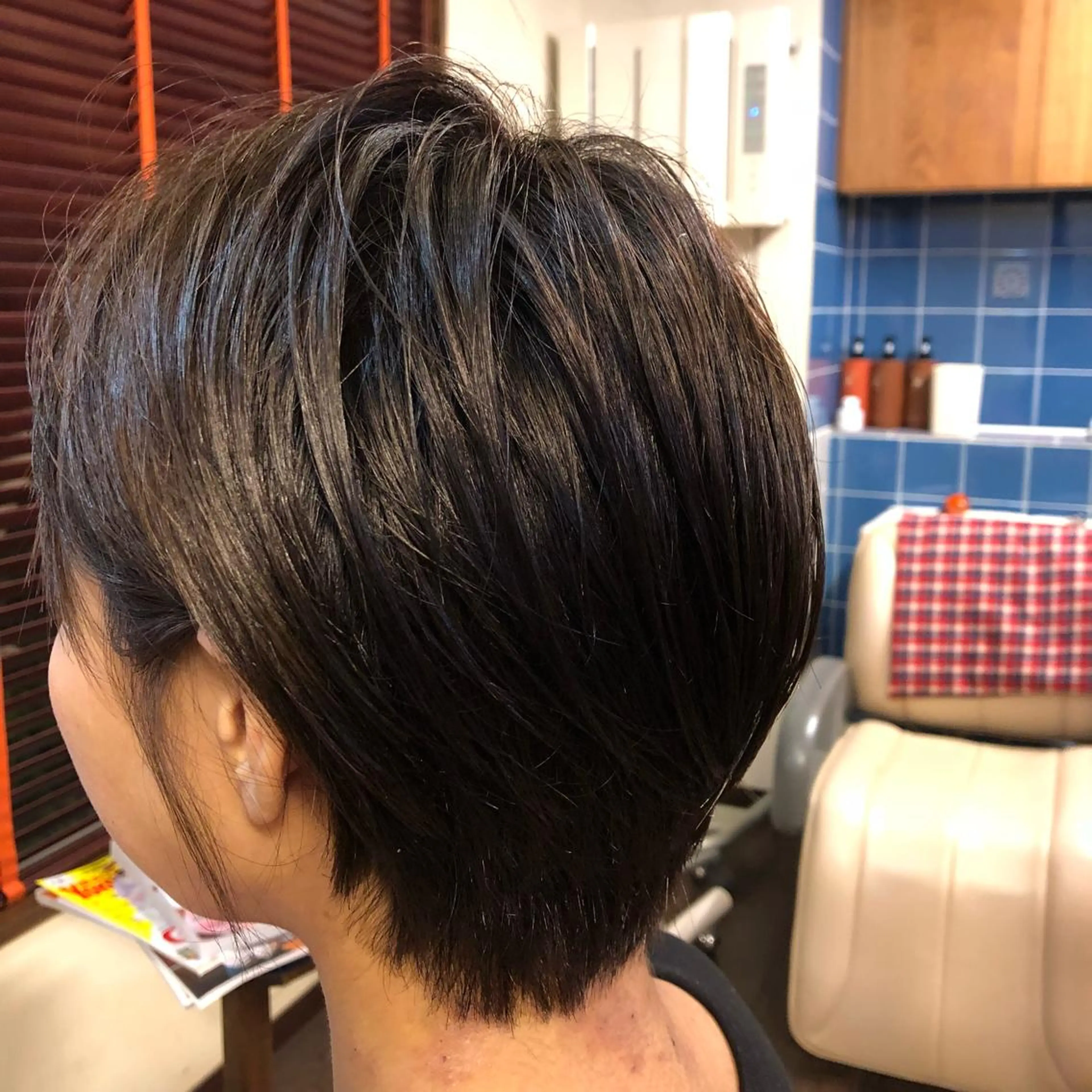 ショート カラー ベージュカラー ショートヘア 長谷川 薫のヘアスタイル