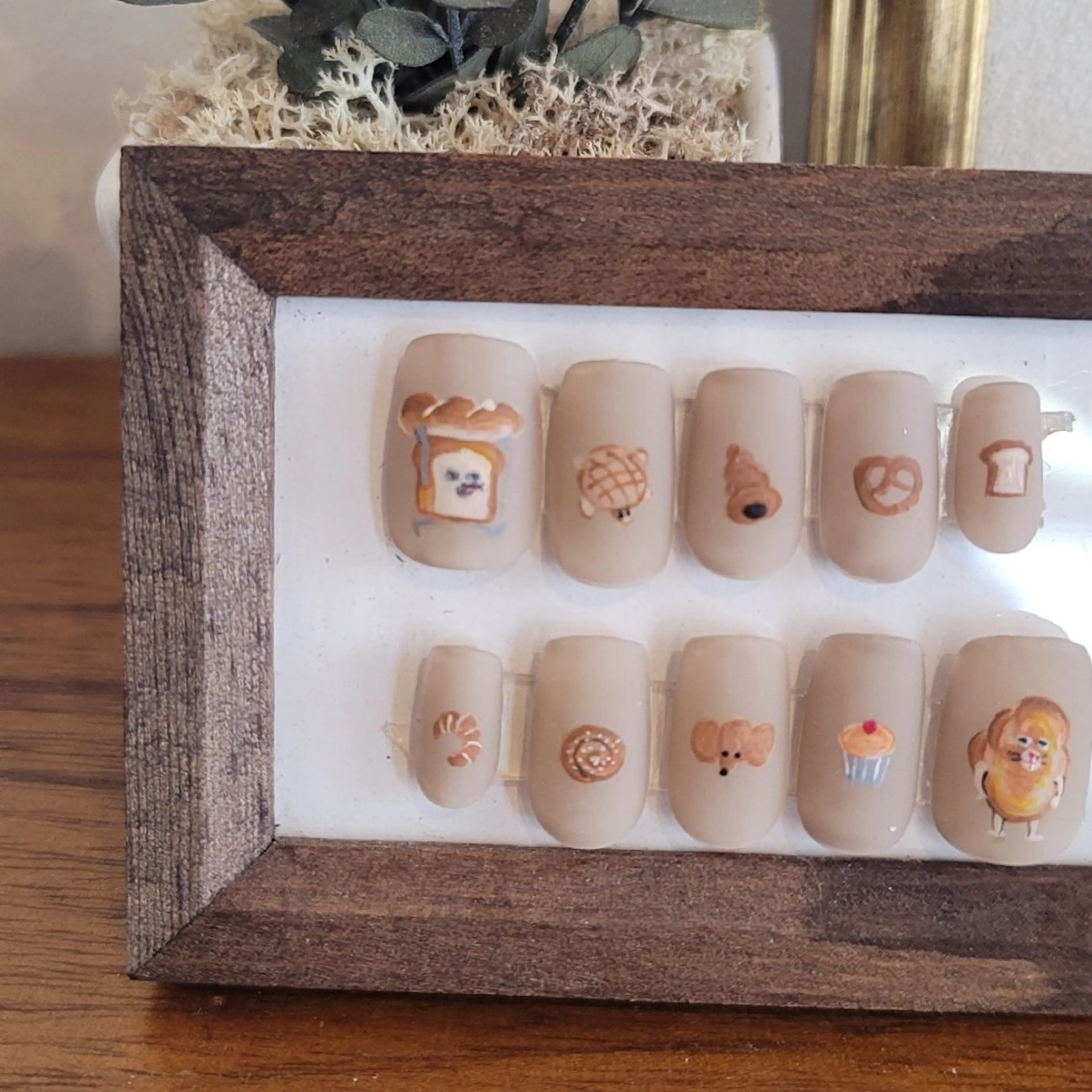 ネイル ハンドネイル 🌲🌳🚪iiit o🌲🌳🌲のネイルデザイン