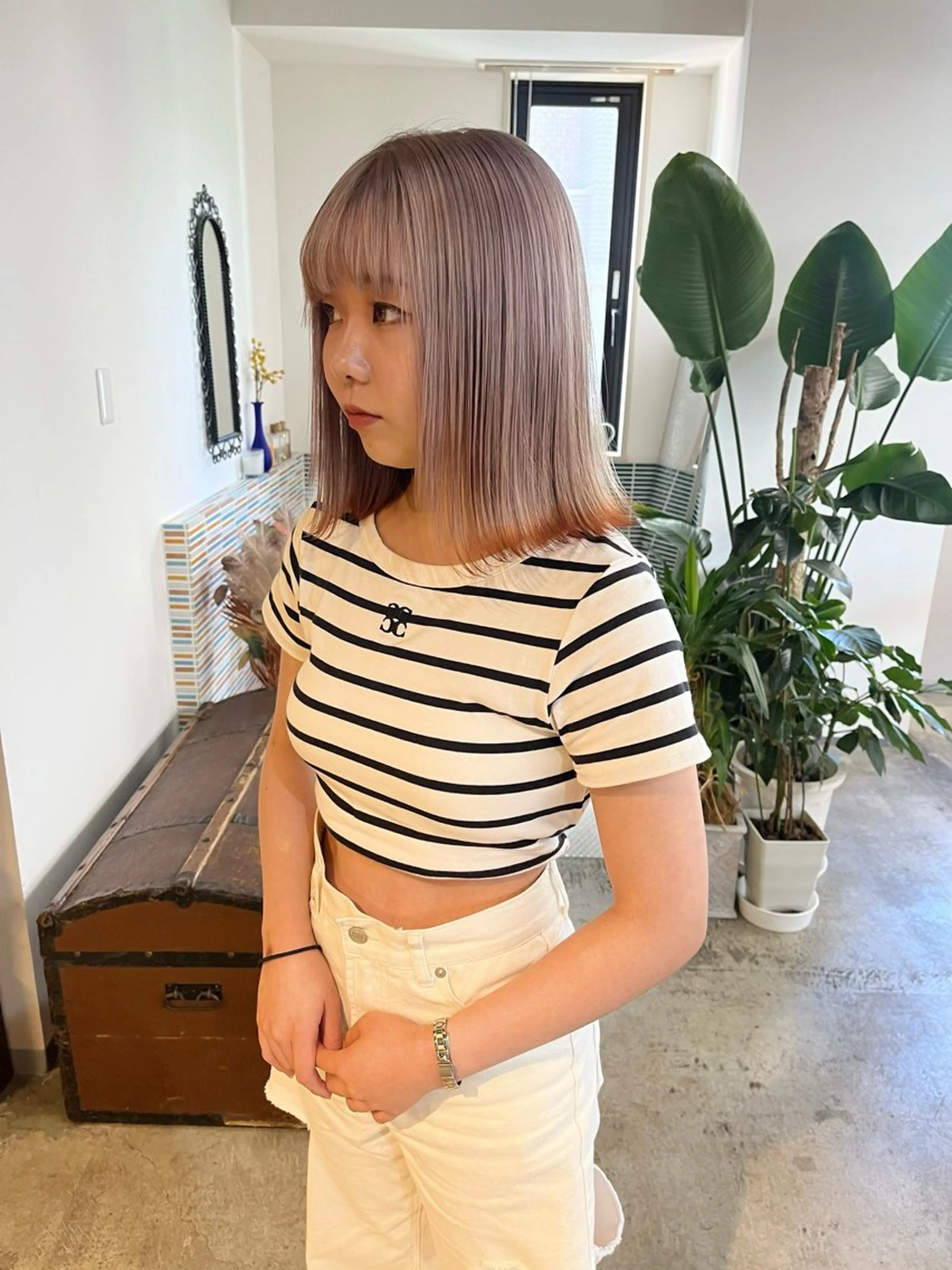 ミディアム カラー ベージュカラー ブリーチ 狐カラー ミルクティーベージュ カット ヘアカラー トリートメント 🩷ハイトーン透明感 レイヤー🩷ユリカのヘアスタイル