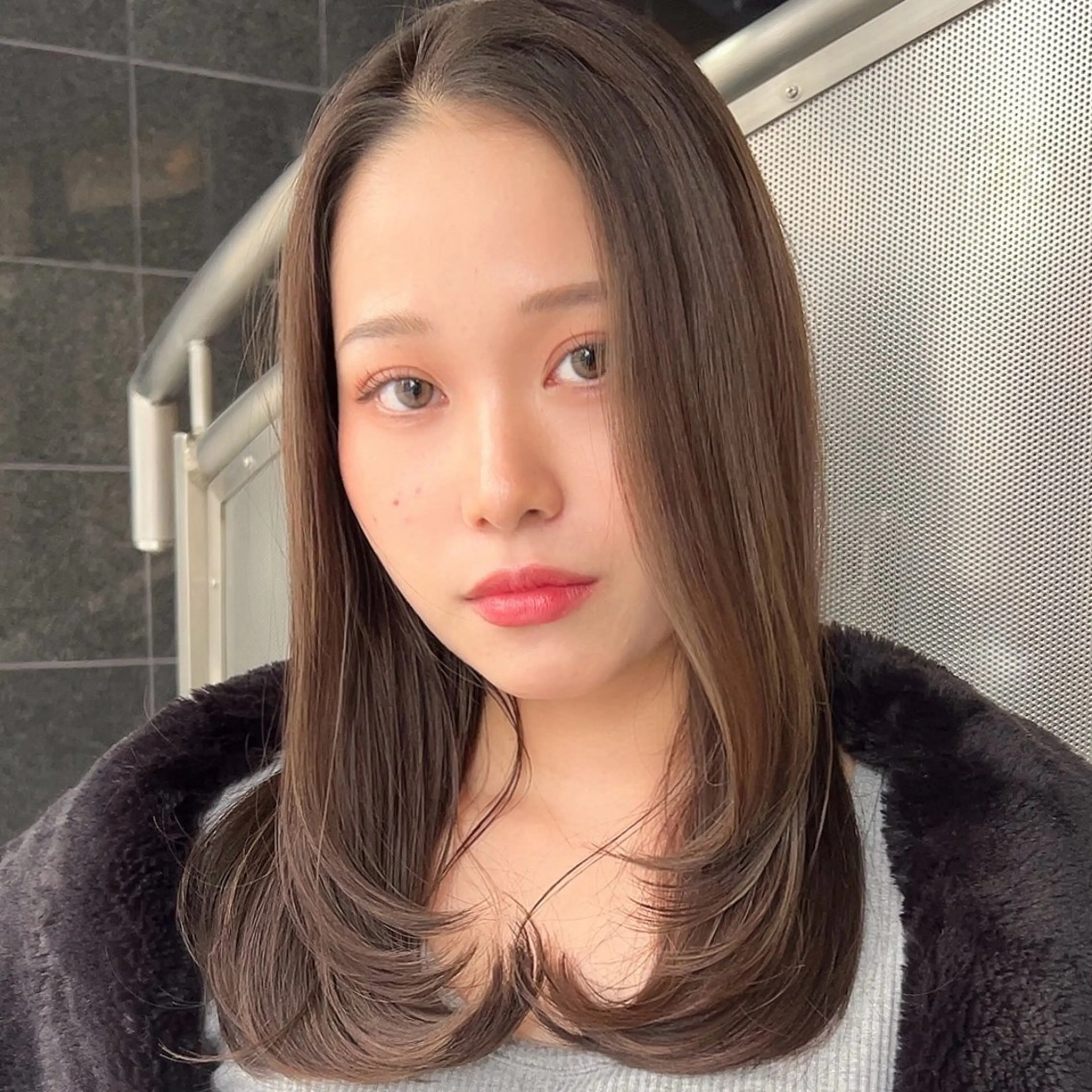ミディアム レイヤーカット カット ヘアカラー calna 古賀 菜摘のヘアスタイル