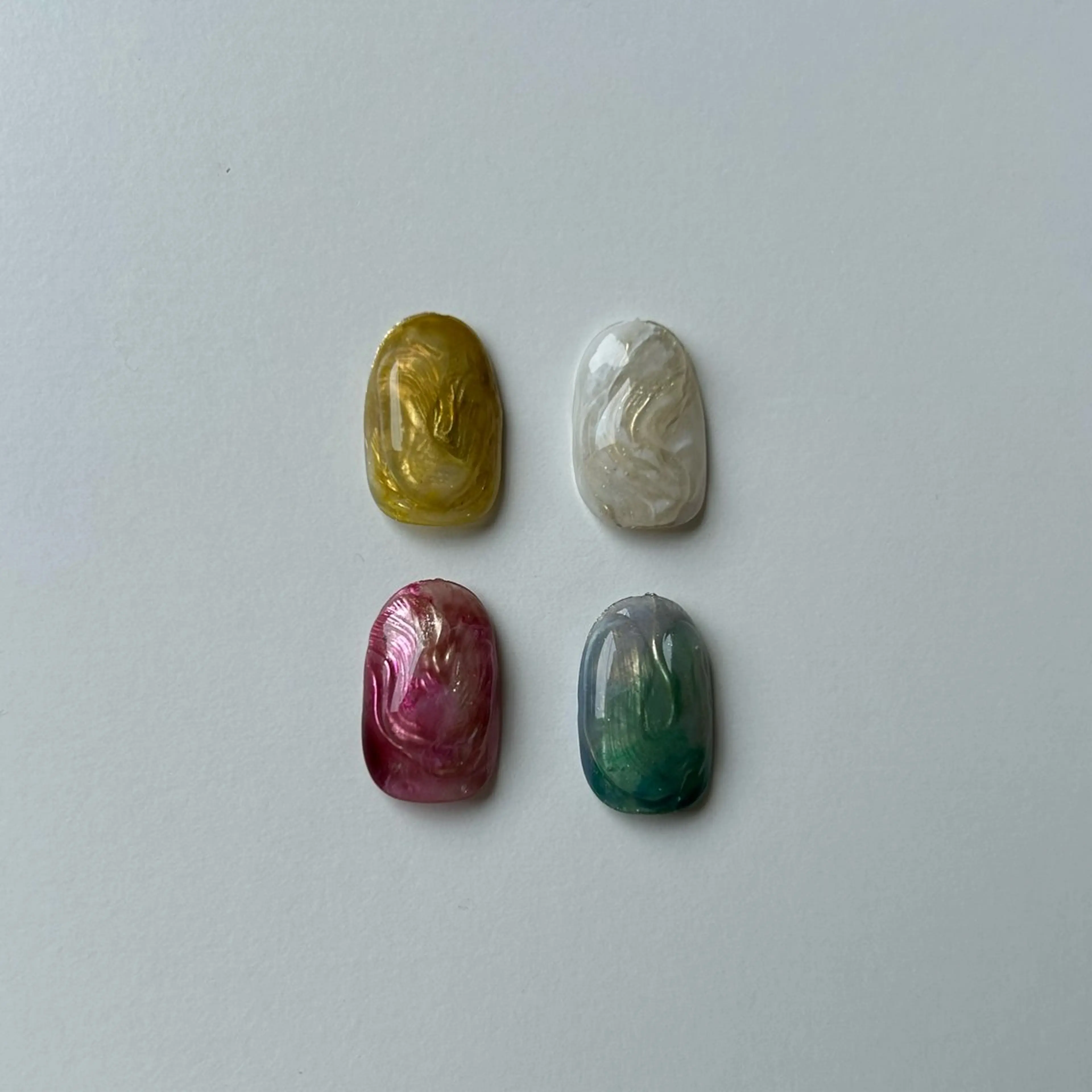 ネイル アートネイル nail atelier hiton所属・nailist 朱音のネイルデザイン