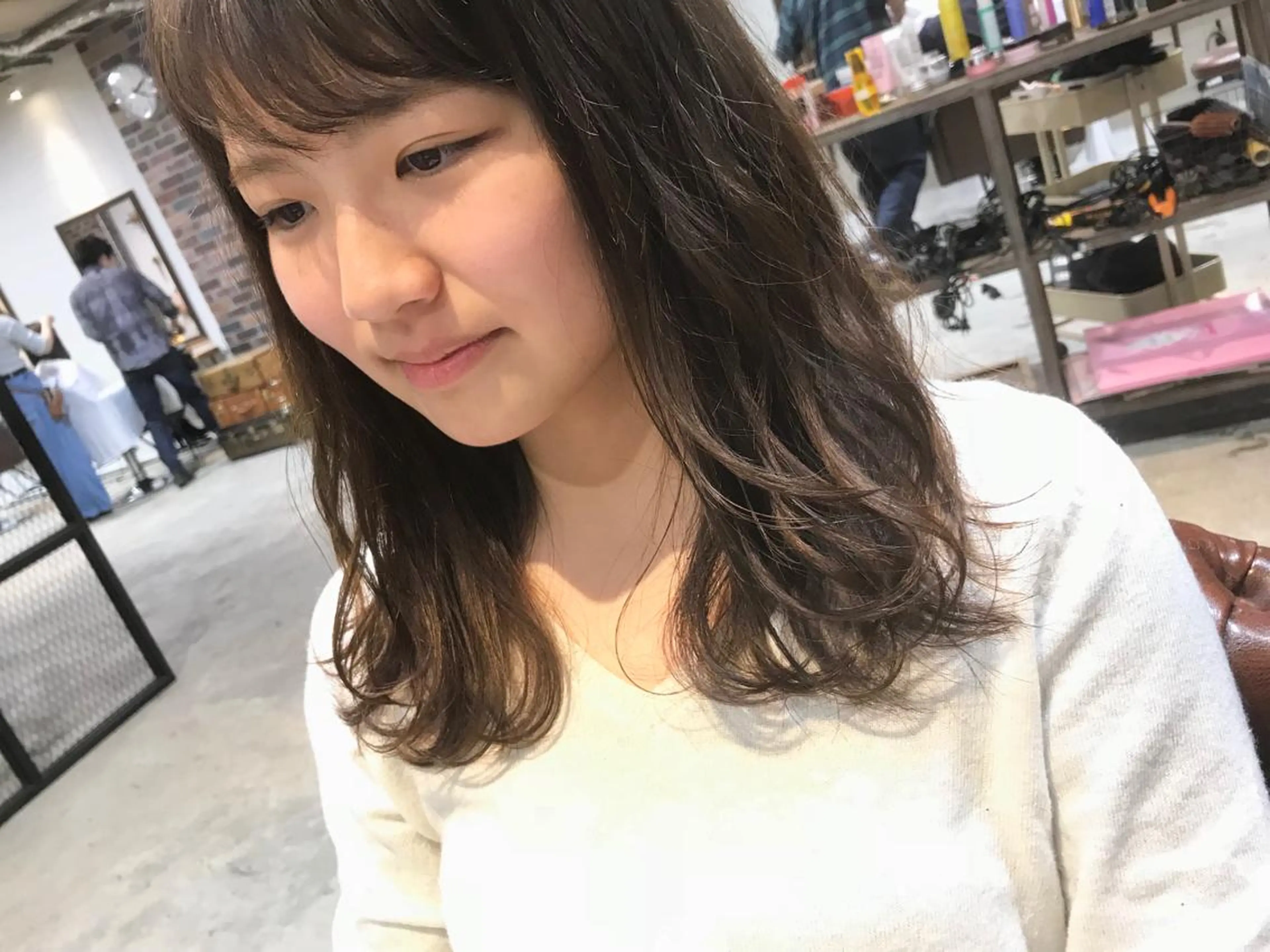 セミロング カラー アッシュ ベージュカラー 外ハネヘア 竹嶌 健吾のヘアスタイル