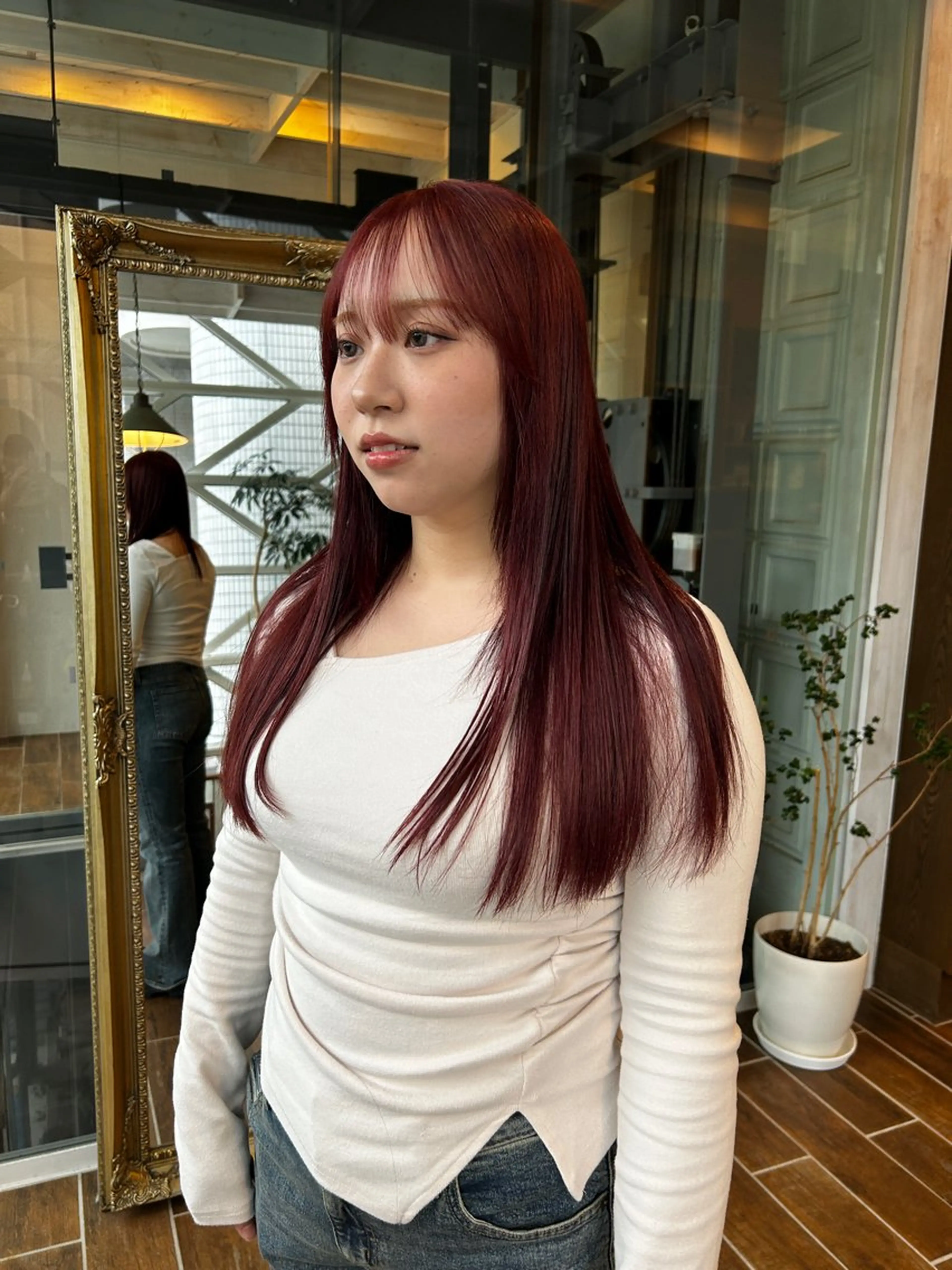 ロング カラー ブリーチ ヘアカラー 西 優衣奈のヘアスタイル