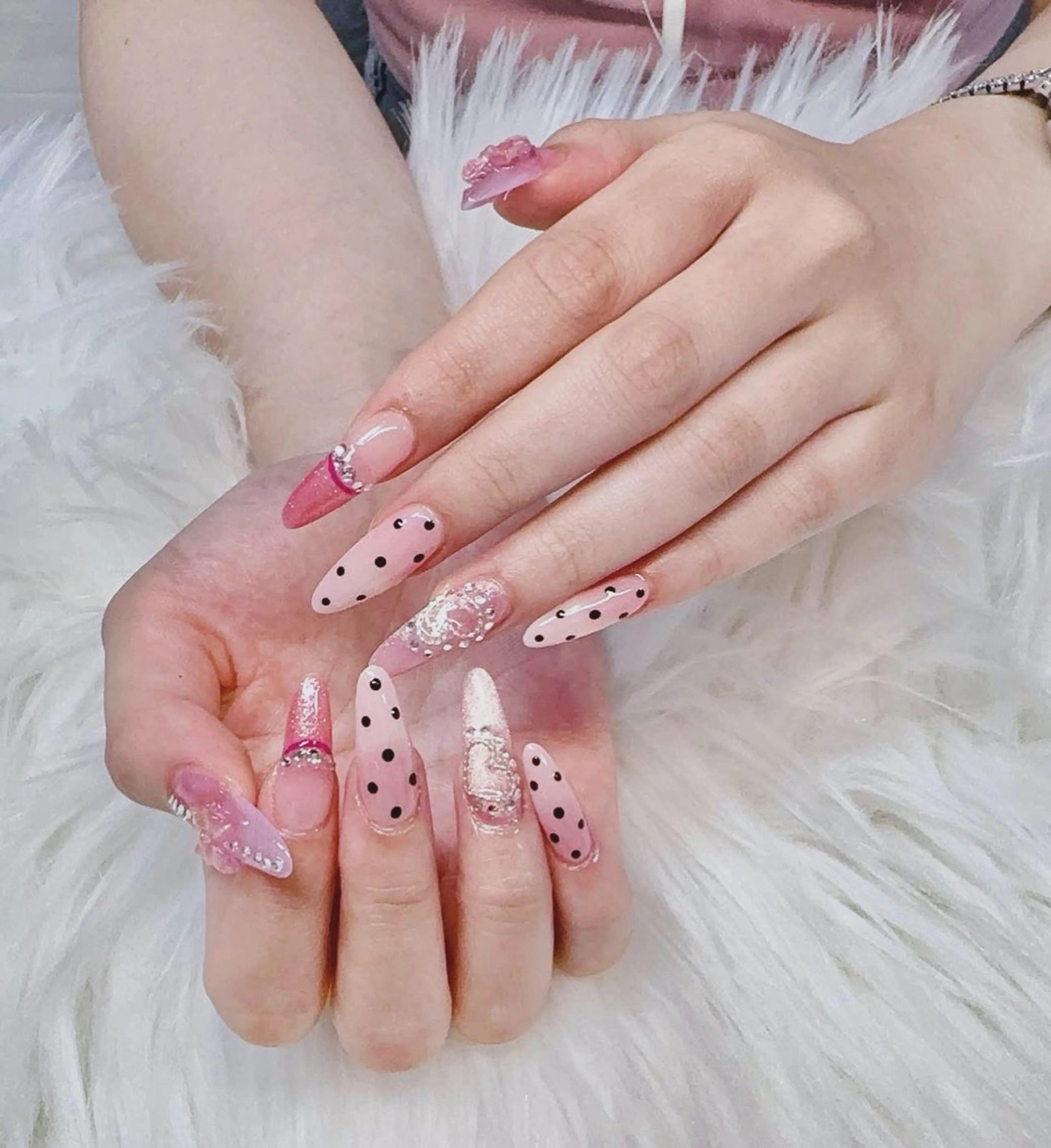 ネイル フットネイル ジェルネイル 韓国ネイル マグネットネイル 持ち込み ハンドネイル Akiko ネイルサロン所属・AKIKO ネイルサロンのネイルデザイン