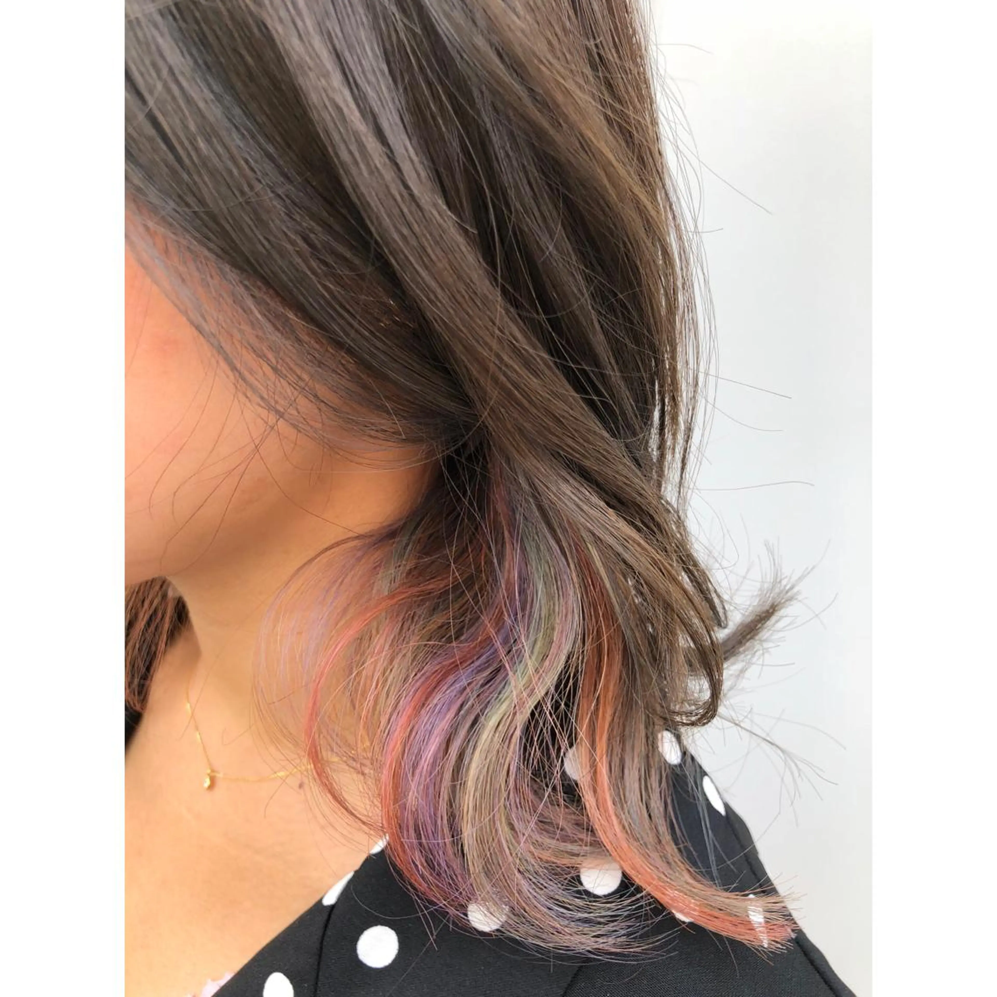 セミロング カラー ユニコーンカラー パーソナルカラー診断 できます　木曽　主博のヘアスタイル