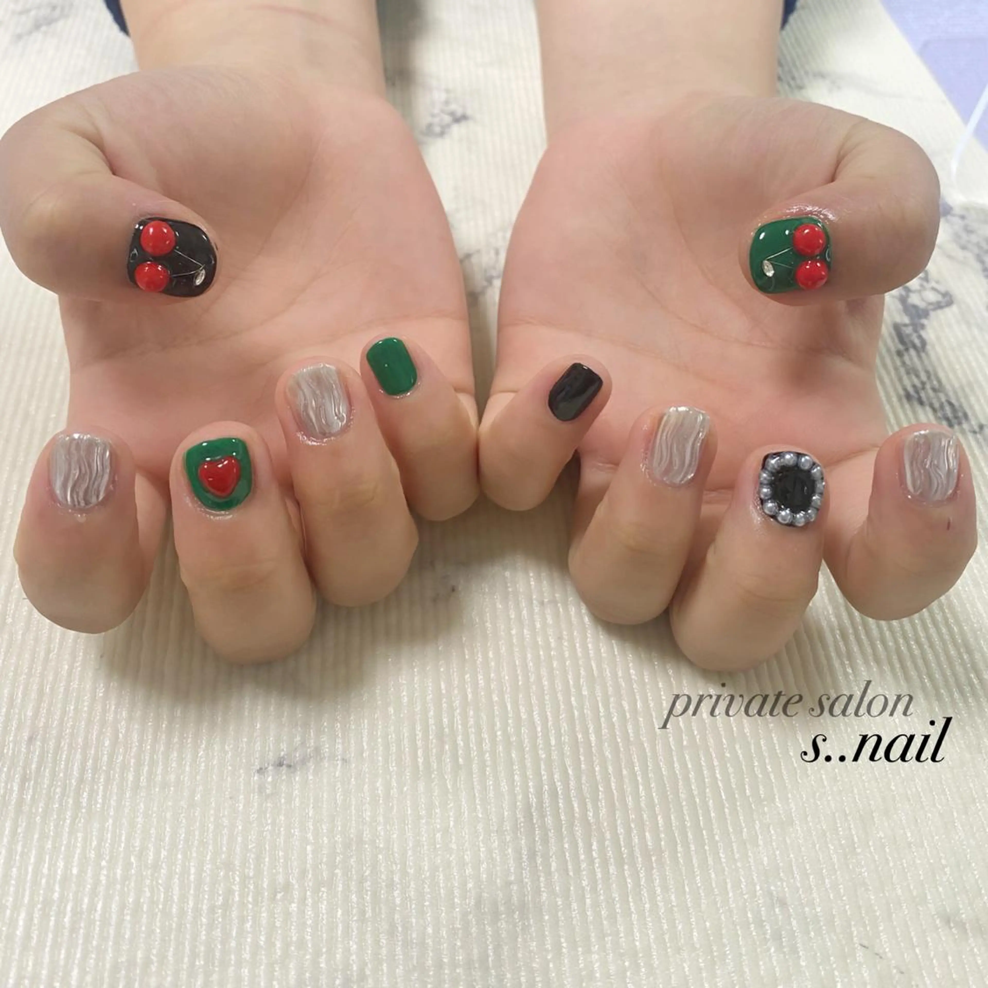ネイル グリーン ハンドネイル フットネイル s..nail / MORITAのネイルデザイン