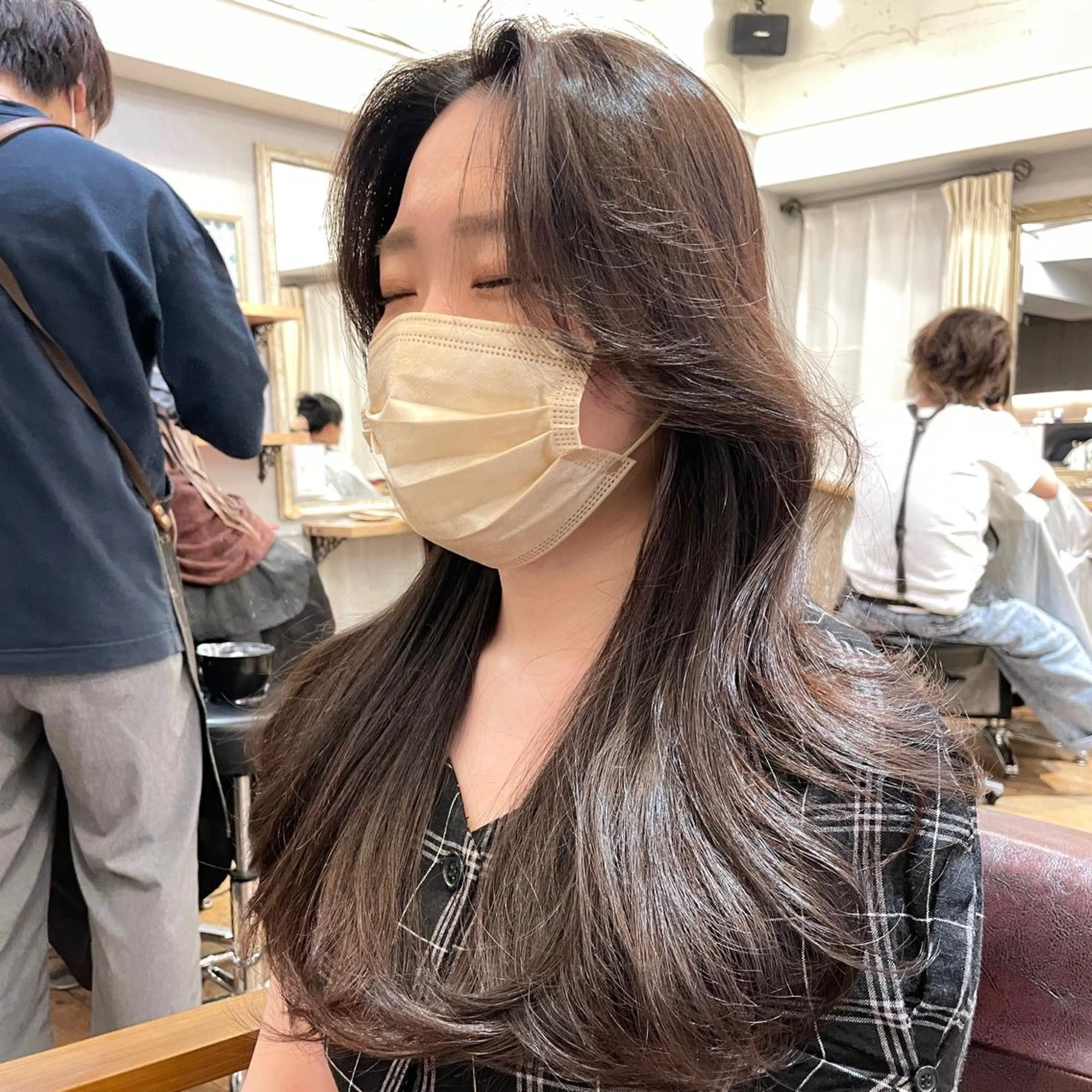 ミディアム カラー SALOWIN 新宿三丁目EAST所属・韓国レイヤー🇰🇷 layercut✂️のヘアスタイル