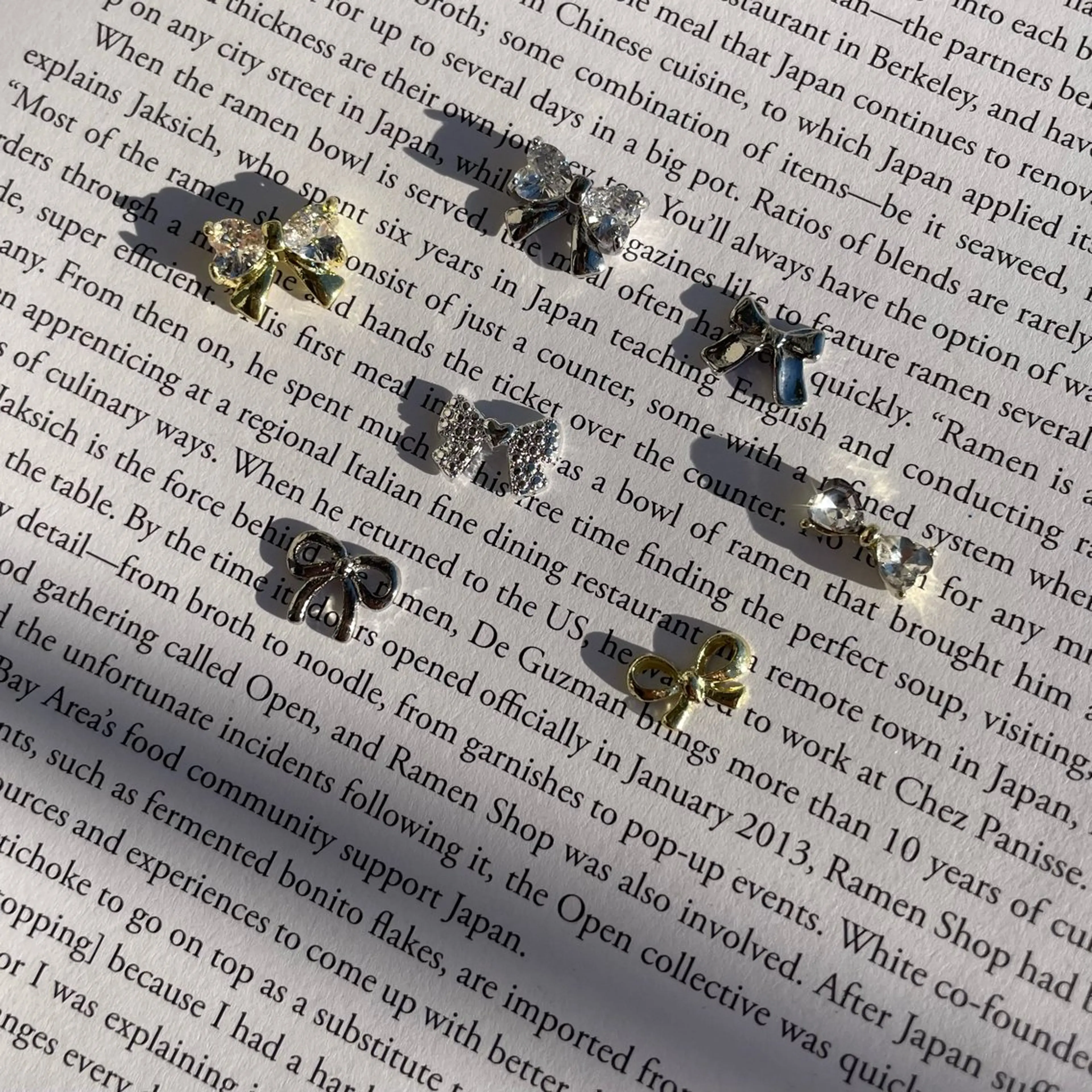 ネイル フレンチネイル ジェルネイル ガーリー ハート ホログラムネイル nailist. sayaのネイルデザイン