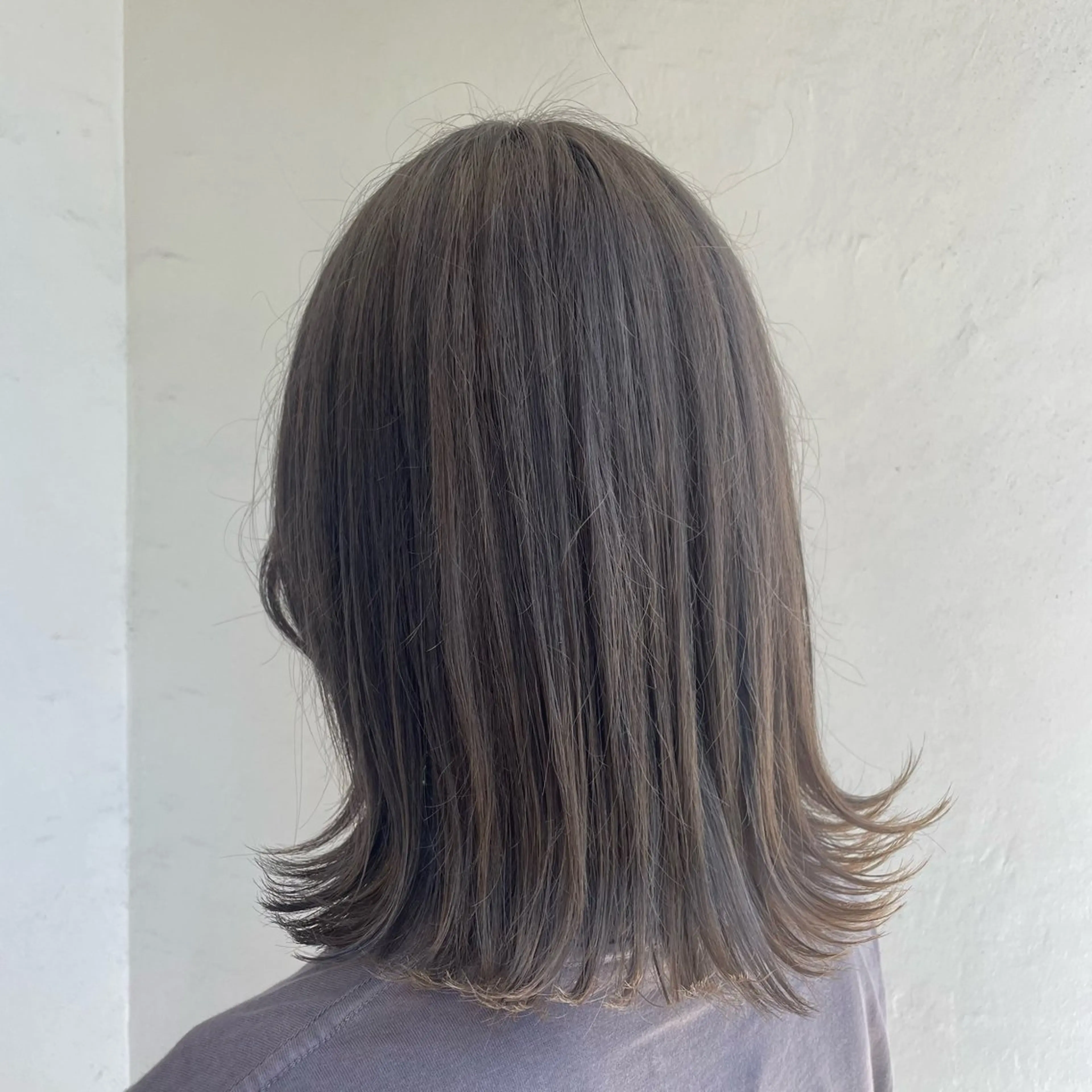 ミディアム ヘアカラー 岡本 彩香のヘアスタイル