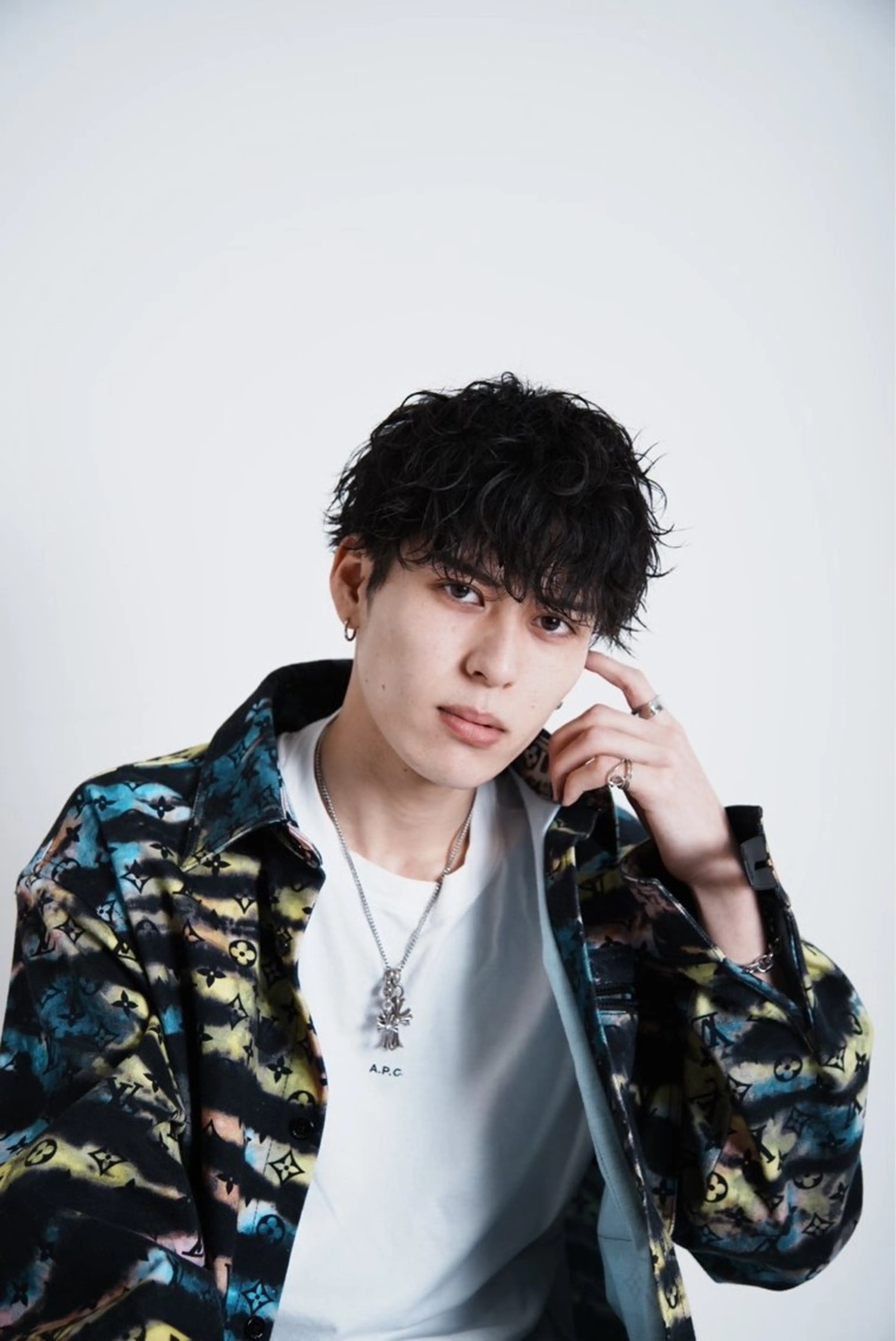 ミディアム カラー パーマ メンズ ミディアムパーマ メンズパーマ 黒髪 カット パーマ 🔥メンズ🔥かっこ いいが正義！代表柿崎のヘアスタイル