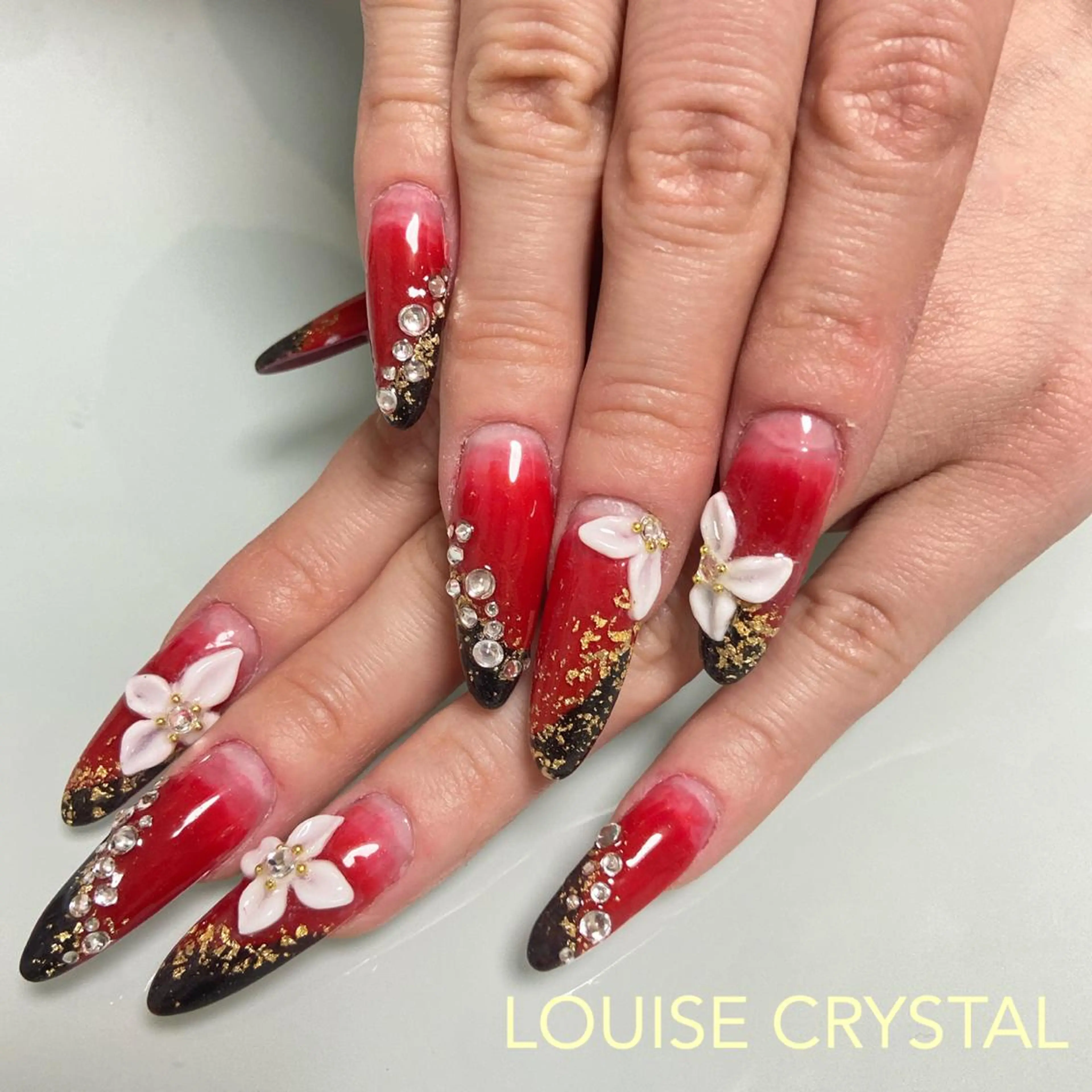 ネイル フラワーネイル ジェルネイル ネイルチップ LOUISE CRYSTALのネイルデザイン