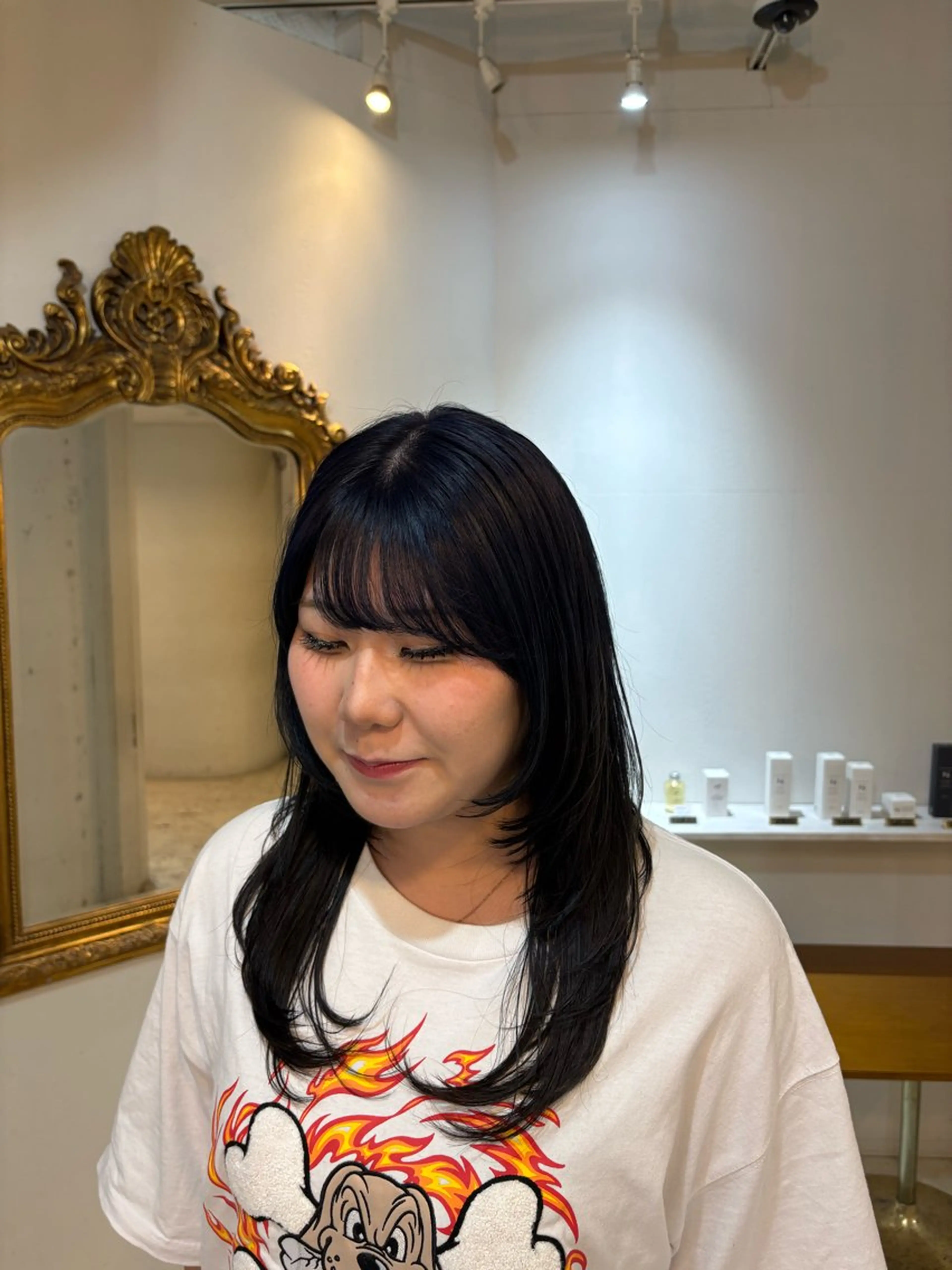 ミディアム ウルフカット 🩶ハイトーン🖤 URARAのヘアスタイル