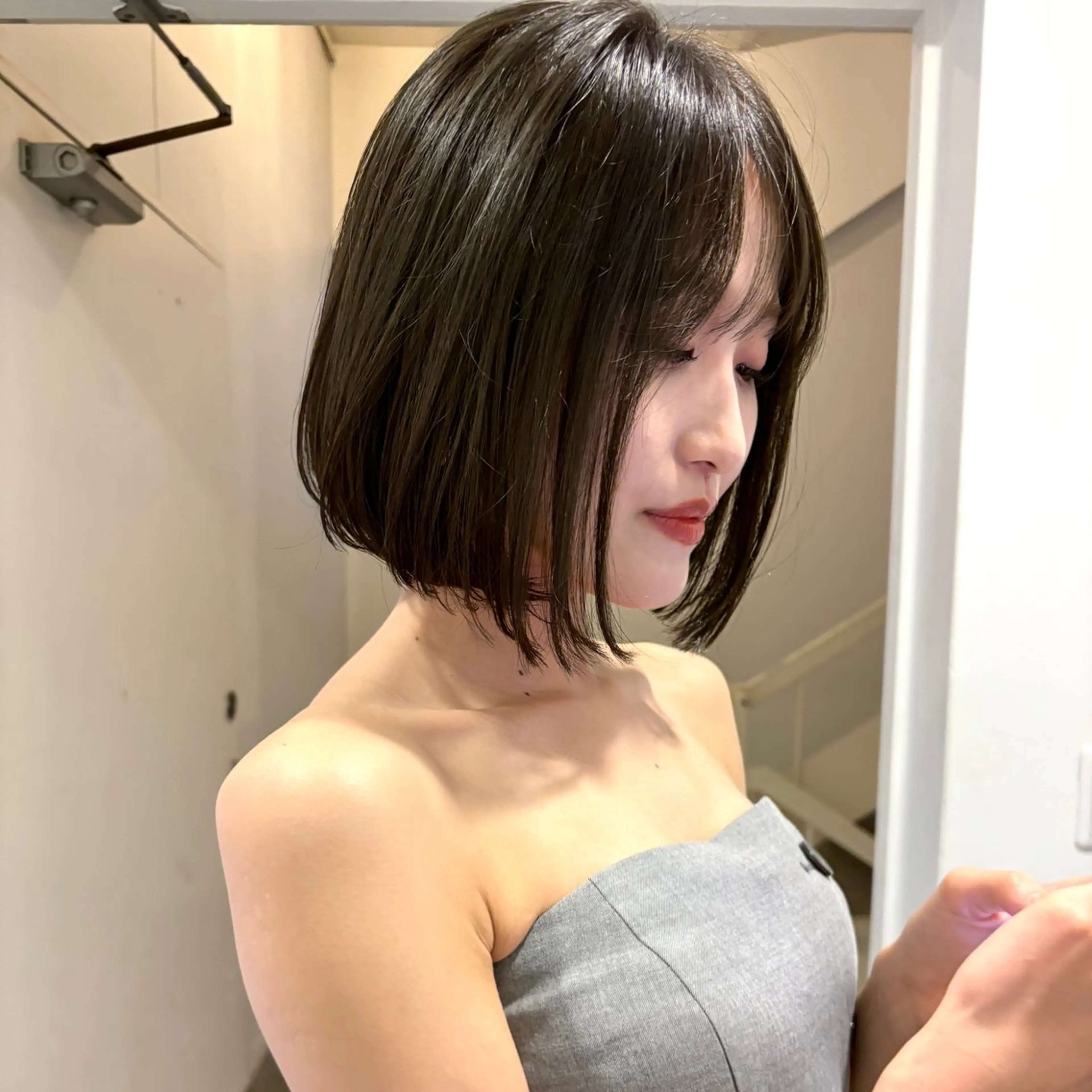 ショート カラー ブリーチ 透明感カラー グレージュ ブリーチなしカラー ヘアカラー トリートメント やまもと さえのヘアスタイル