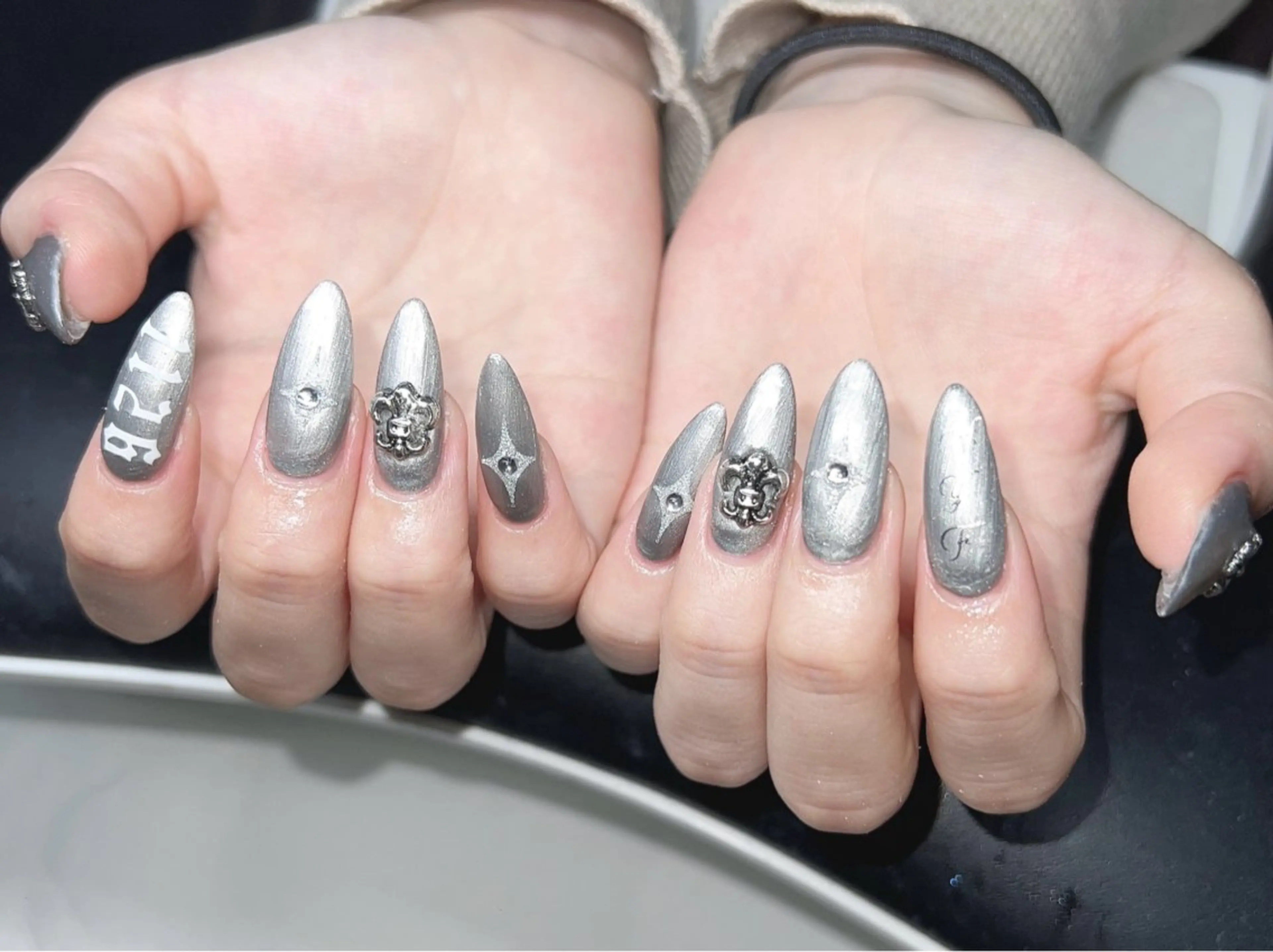 ネイル オーロラネイル チークネイル 長さ出し フットネイル フレンチネイル ハンドネイル Lee Nailsのネイルデザイン