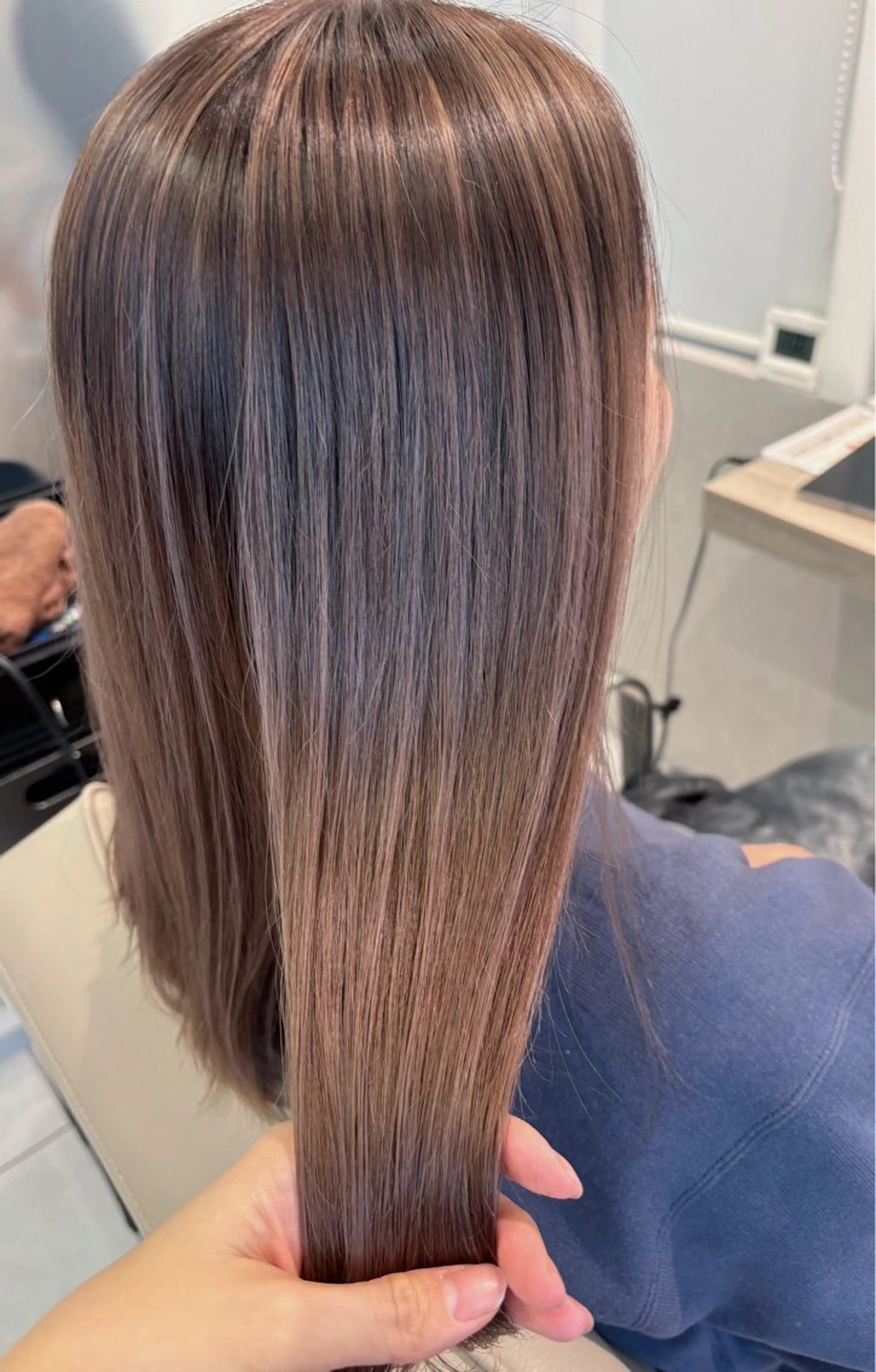 ミディアム カット ヘアカラー トリートメント ふわっとレイヤー 🪽スガヤハルミのヘアスタイル