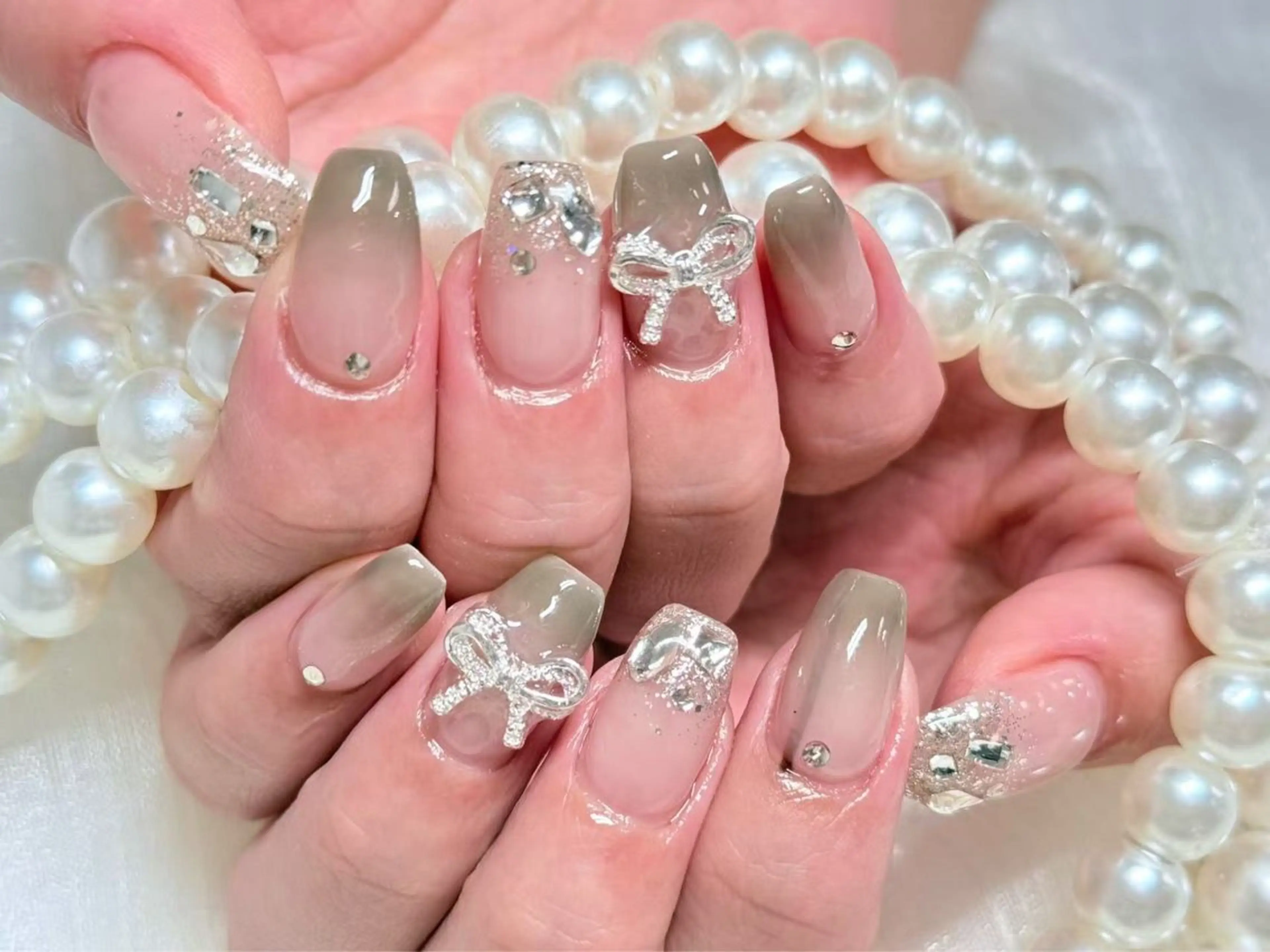 ネイル オーロラネイル 長さ出し フレンチネイル ガーリー キラキラネイル RIn 🎀のネイルデザイン