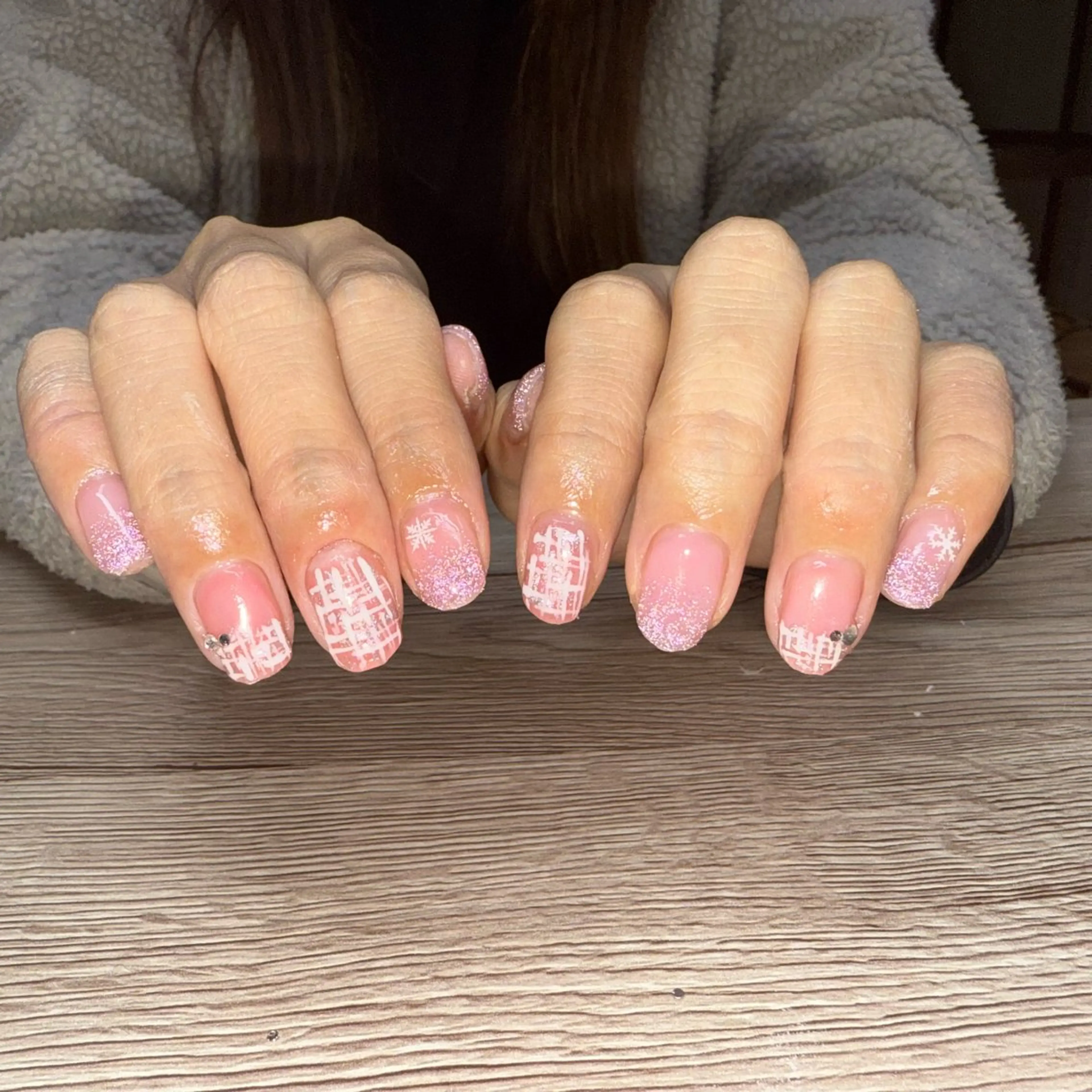 ネイル フラッシュネイル グラデーション ラメ(グリッター) ラメグラデーション ピンク ハンドネイル 松山 碧のエステ・リラクイメージ