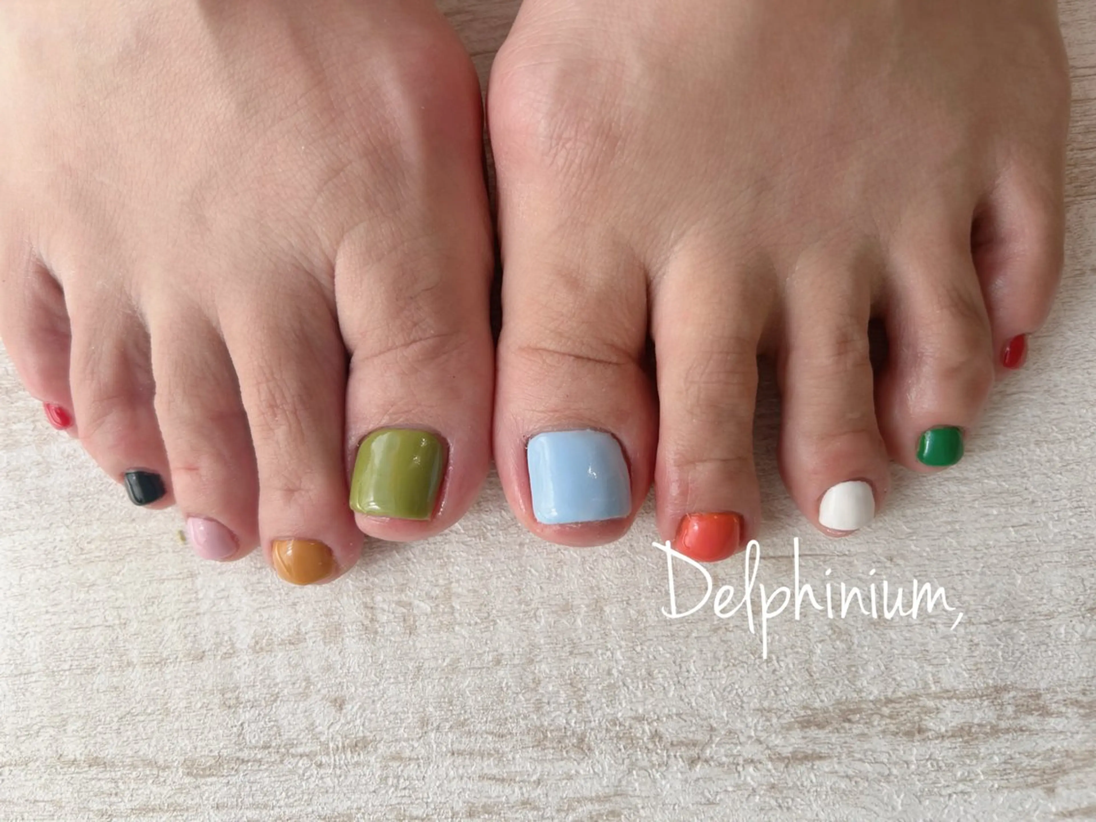 ネイル フットネイル ジェルネイル ワンカラーネイル パラジェル フットネイル 岡本 友恵のネイルデザイン