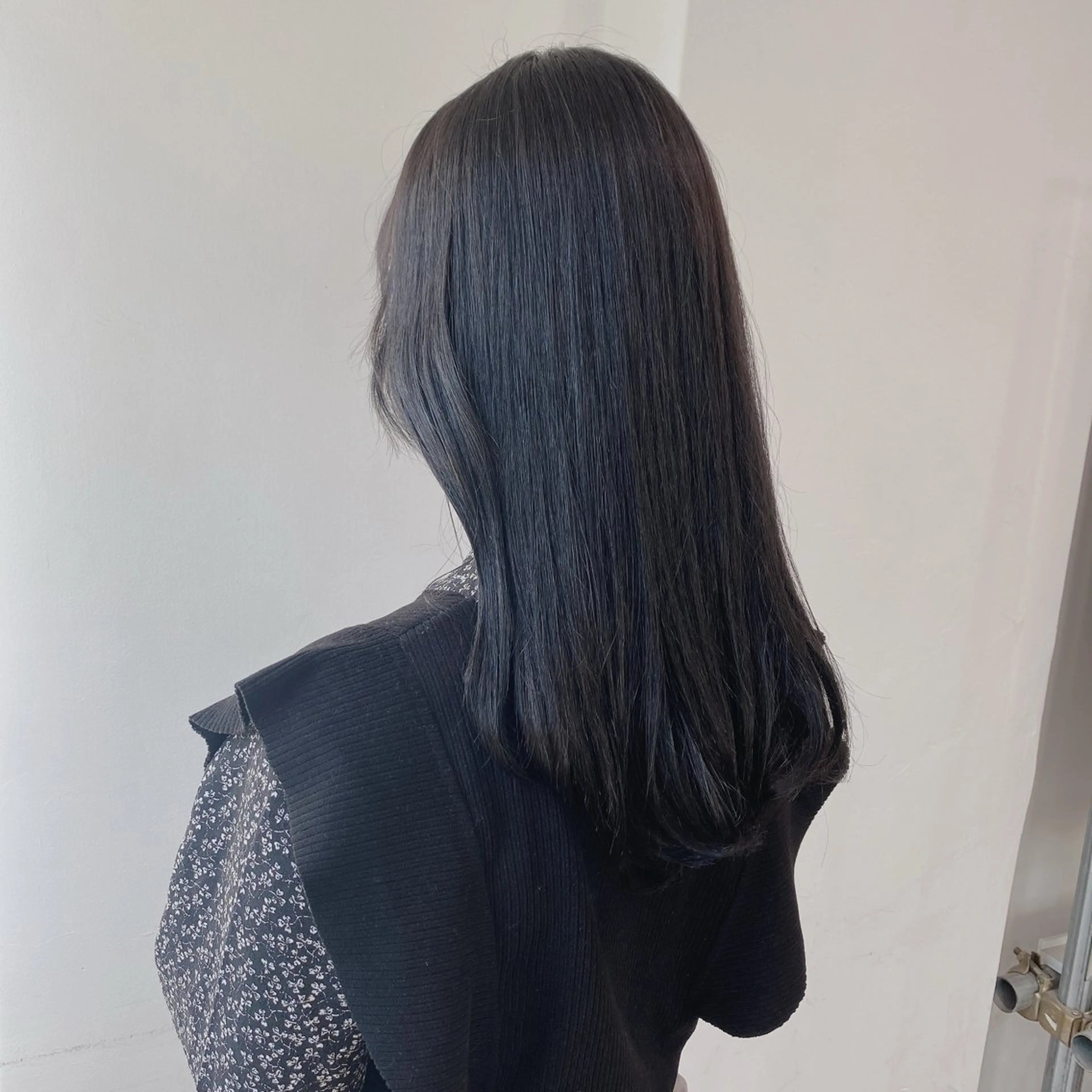 ロング カラー ヘアカラー トリートメント 韓国レイヤー🕊️ 柔らかベージュ🧸のヘアスタイル