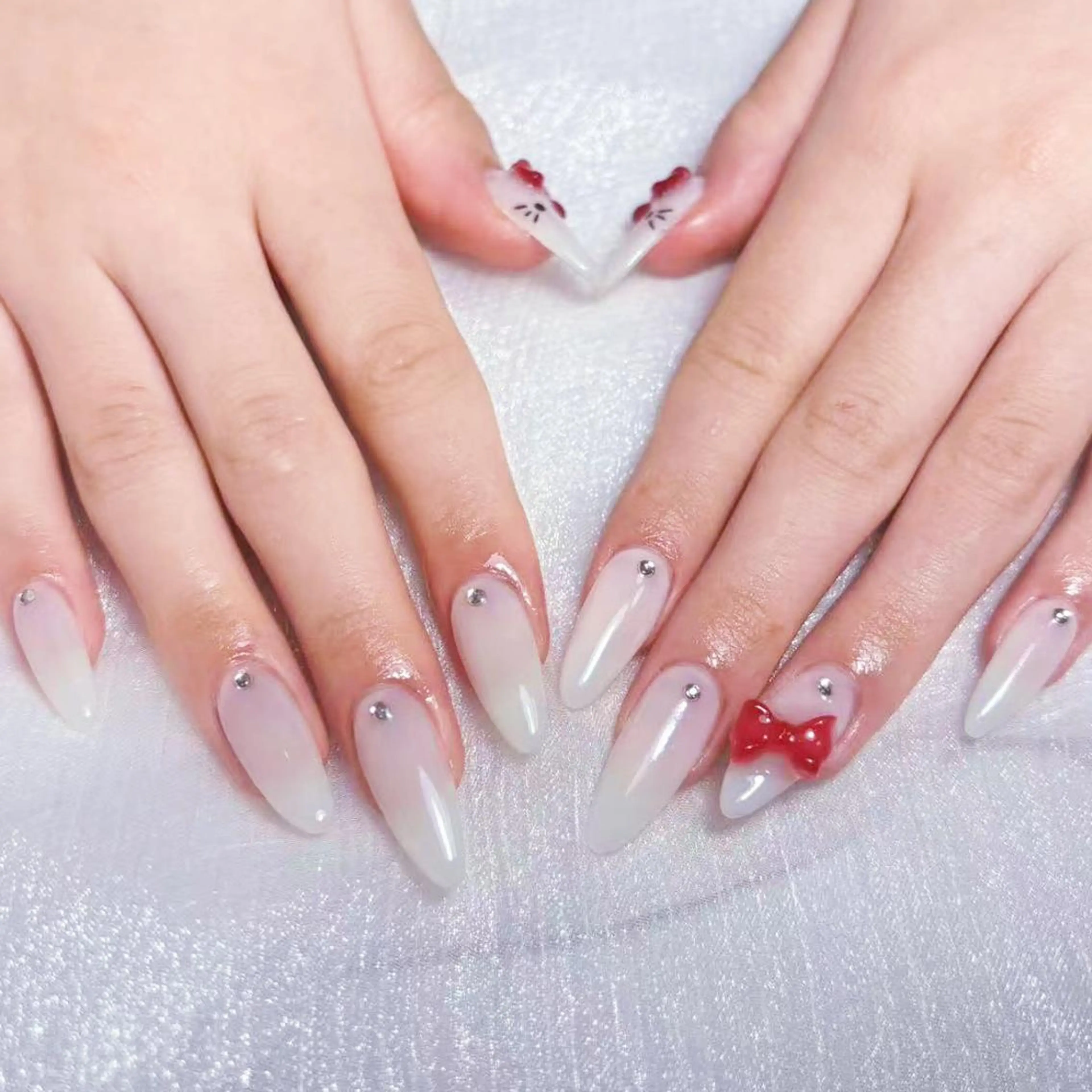 ネイル アートネイル オーロラネイル ガーリー キラキラネイル 韓国ネイル ハンドネイル DIAMOND 💦のネイルデザイン