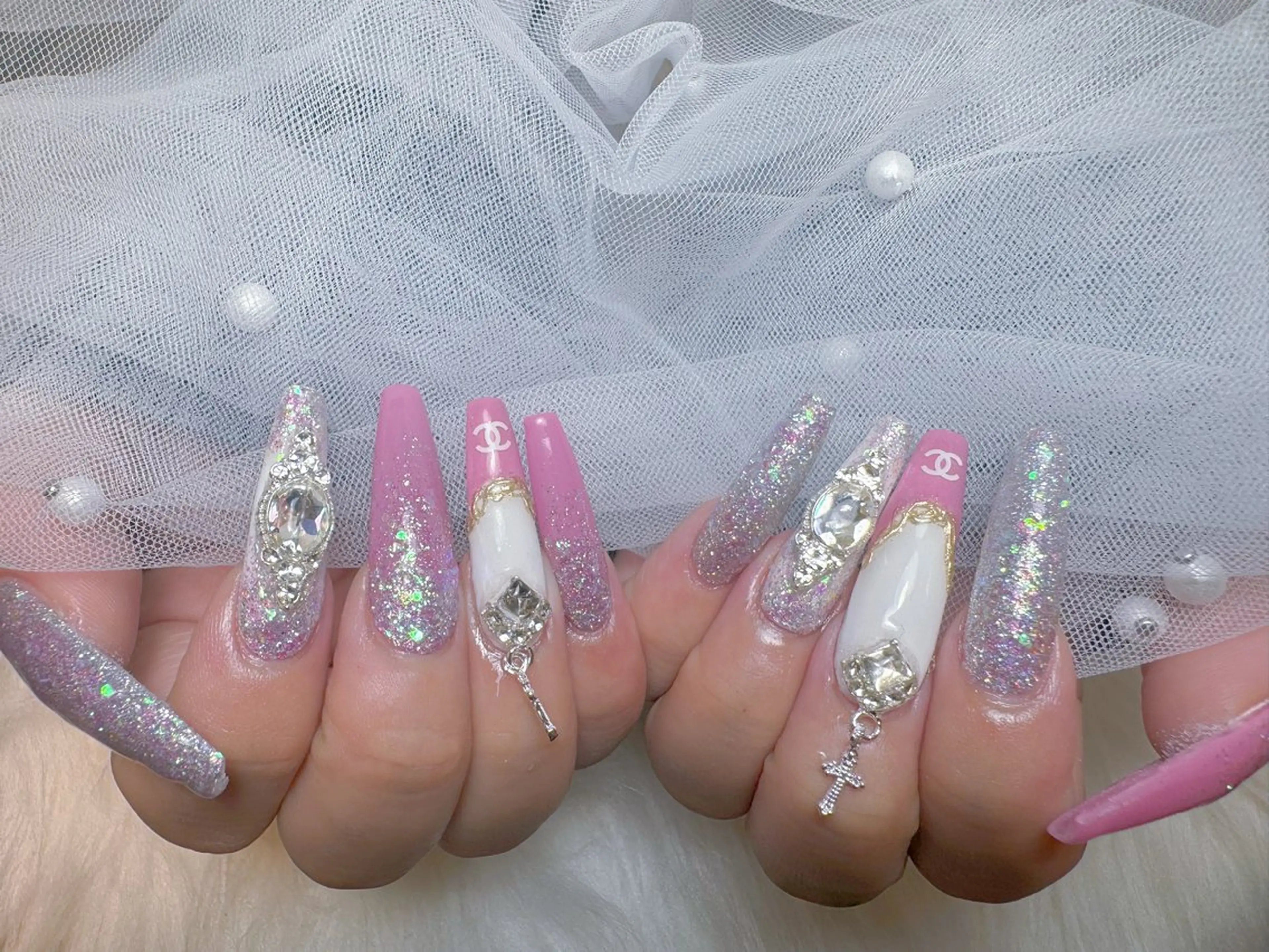 ネイル ブルー ホログラムネイル ラメ(グリッター) ラメグラデーション ロングネイル ハンドネイル K&R Nail所属・Nail Salon K&Rのネイルデザイン