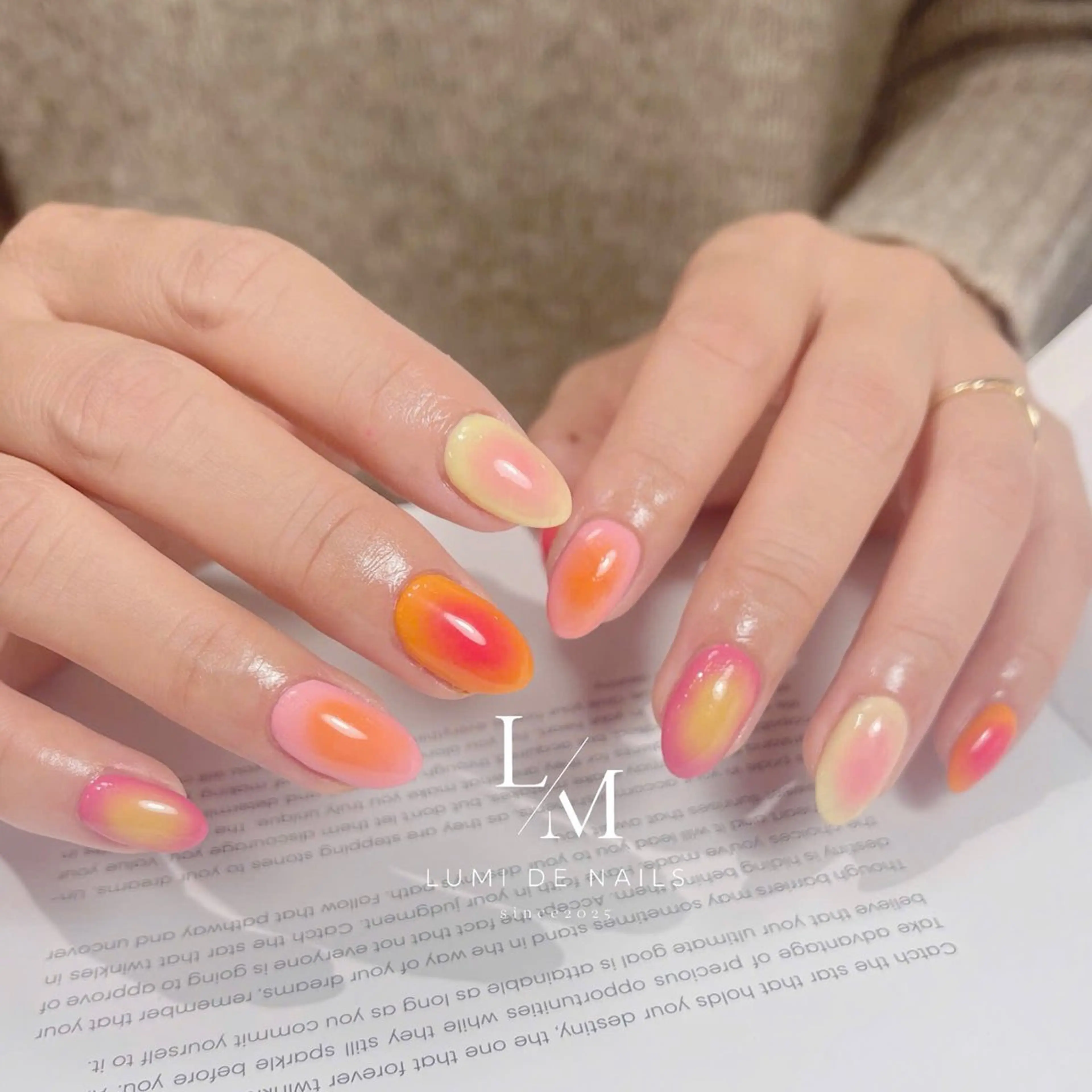 ネイル グラデーション ラメ(グリッター) マグネットネイル ミラーネイル ニュアンスネイル ハンドネイル Lumi de nails所属・Lumi de nailsのネイルデザイン