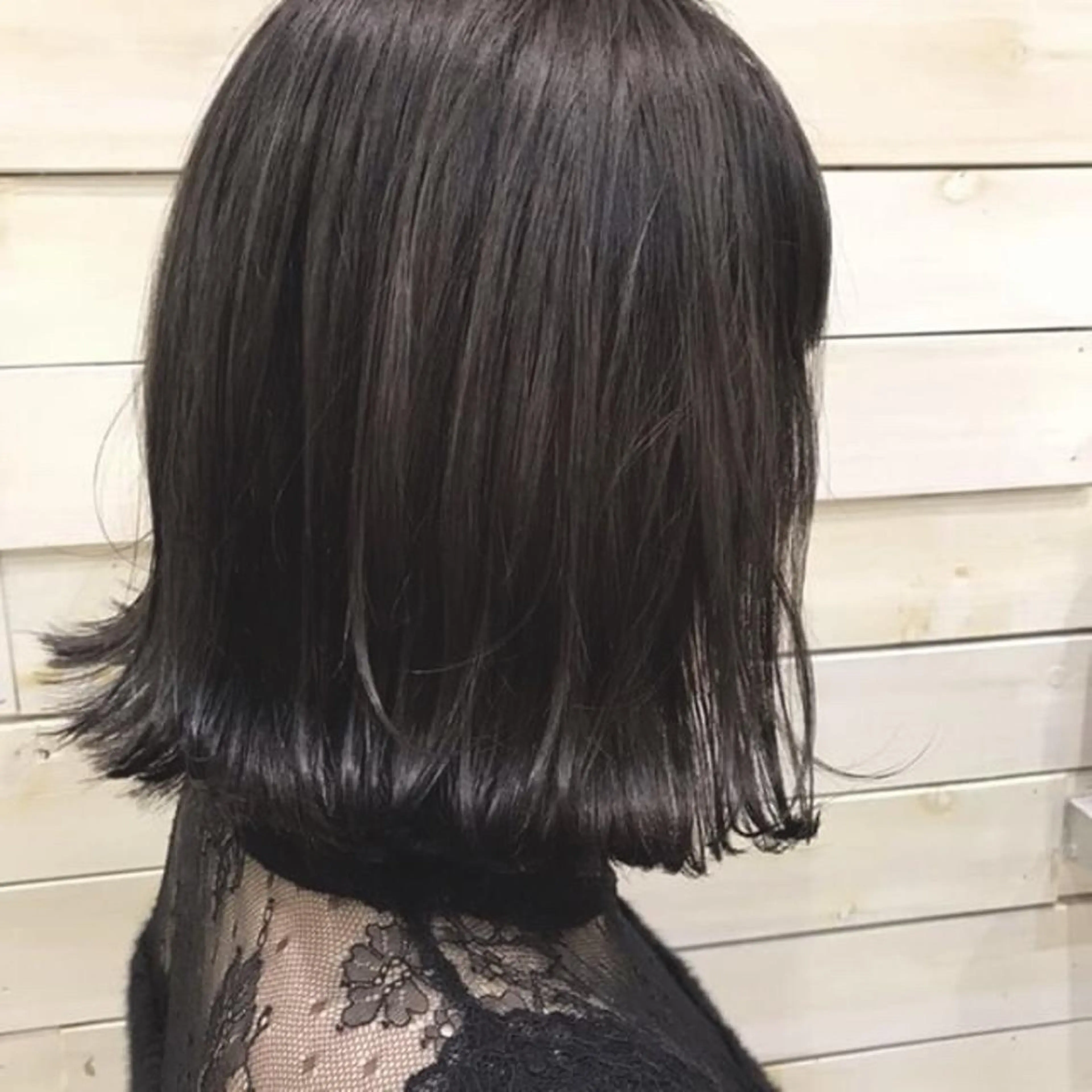 カラー ブリーチ 透明感カラー シルバー ボブ 黒田瀬奈/ボブ まろやかベージュのヘアスタイル