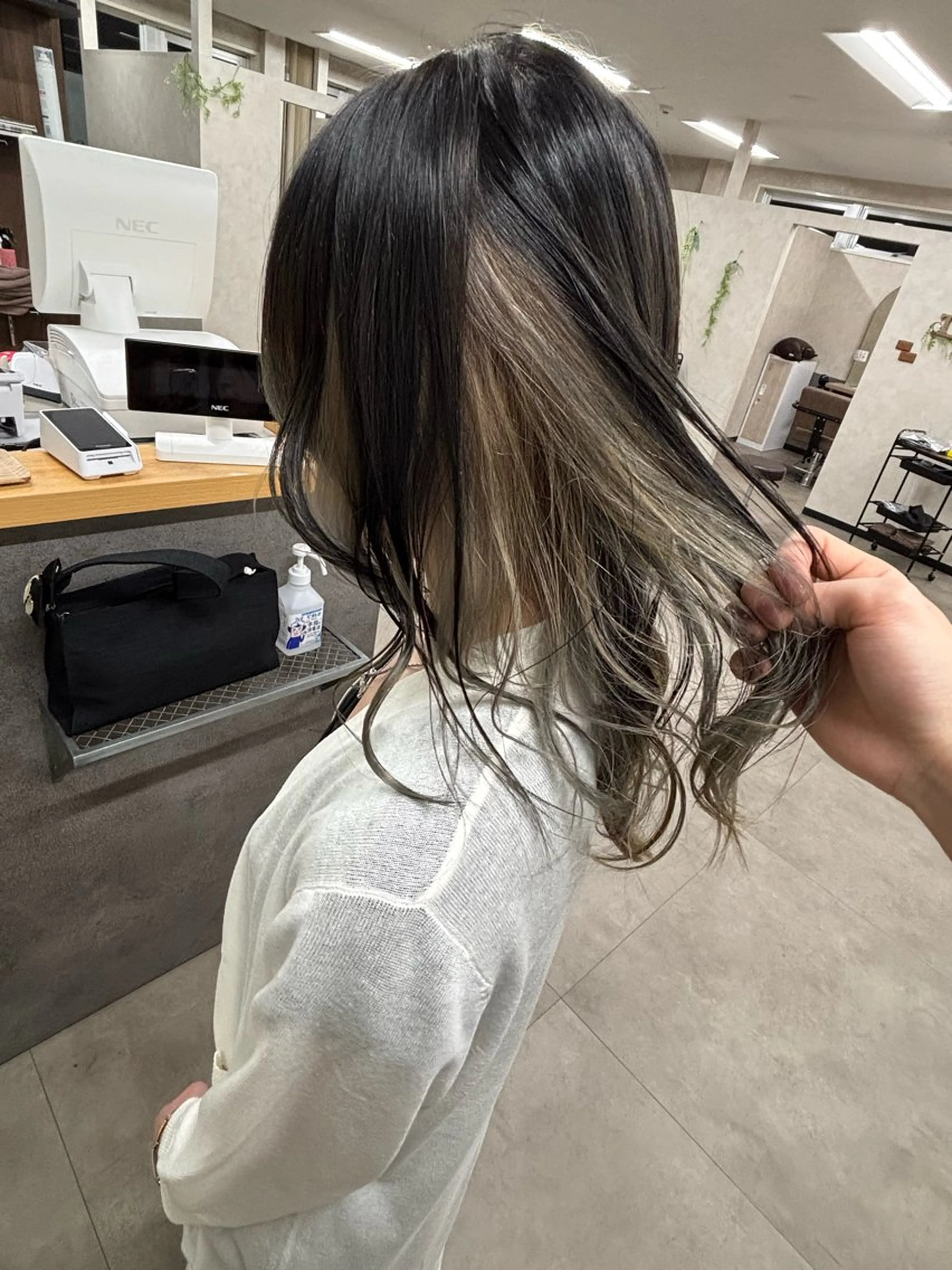 ミディアム カラー ベージュカラー ブリーチ イヤリングカラー インナーカラー TELAHAIR/ Ryutoのヘアスタイル